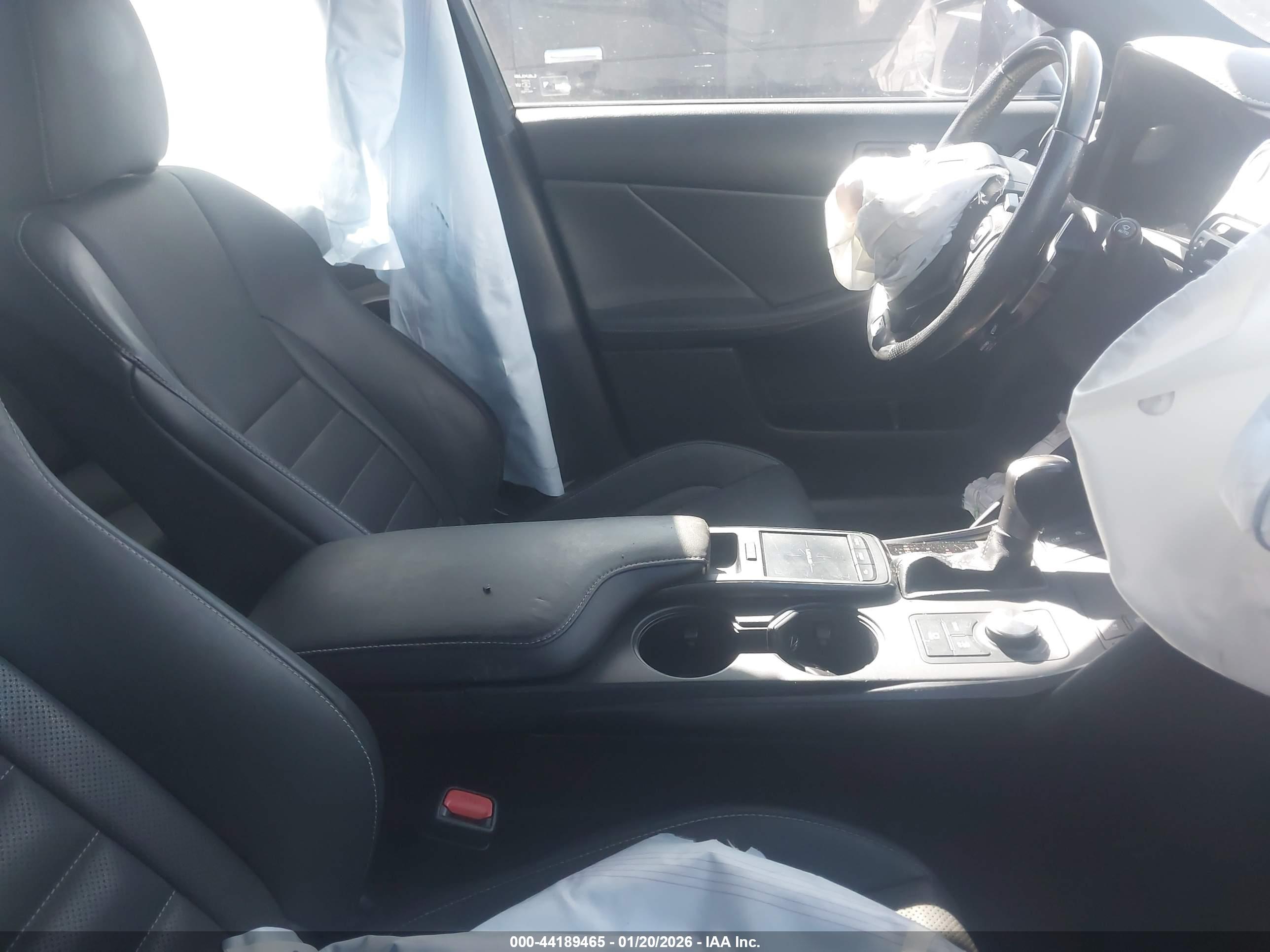 LEXUS IS image 5