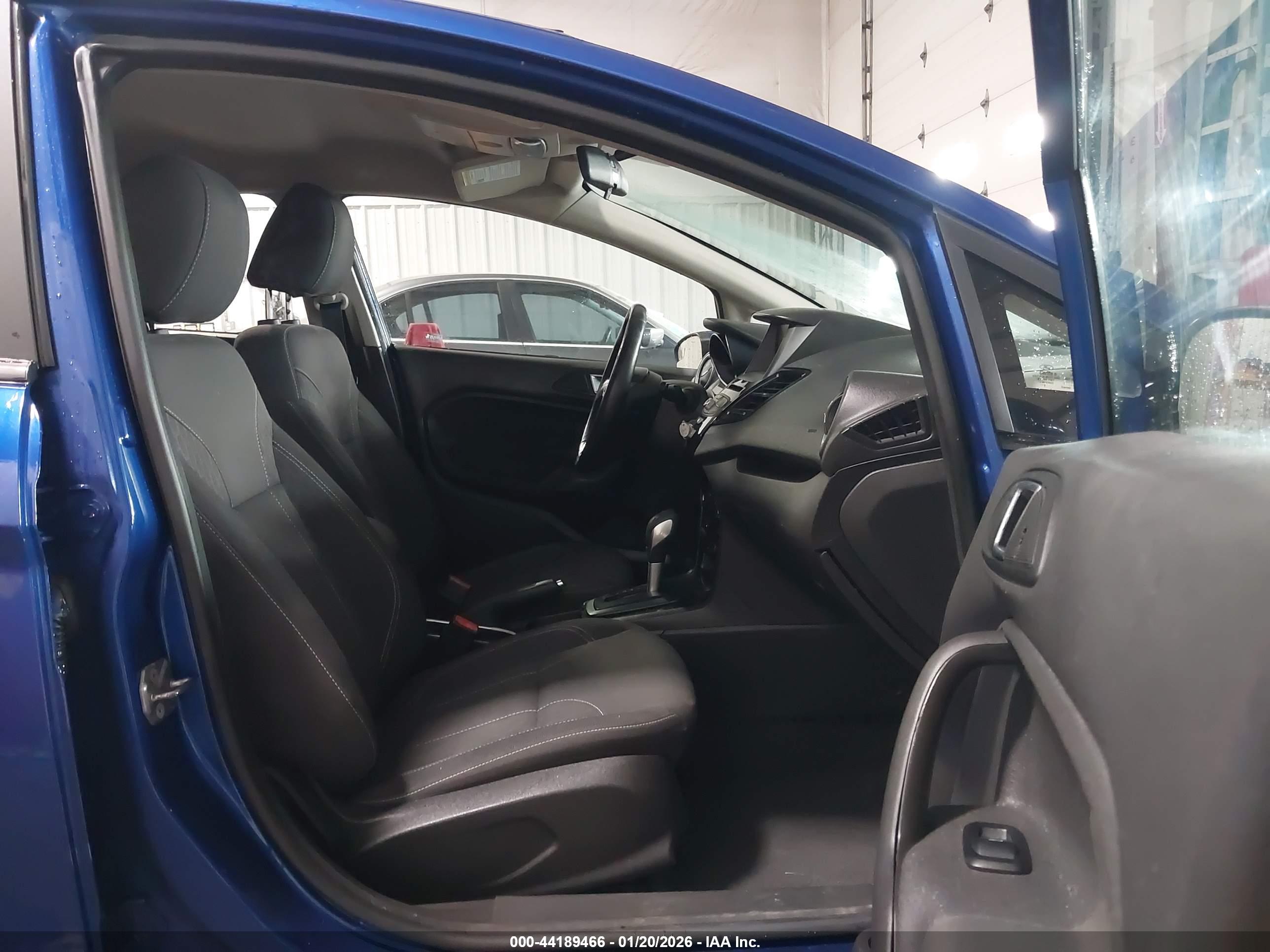 FORD FIESTA image 5