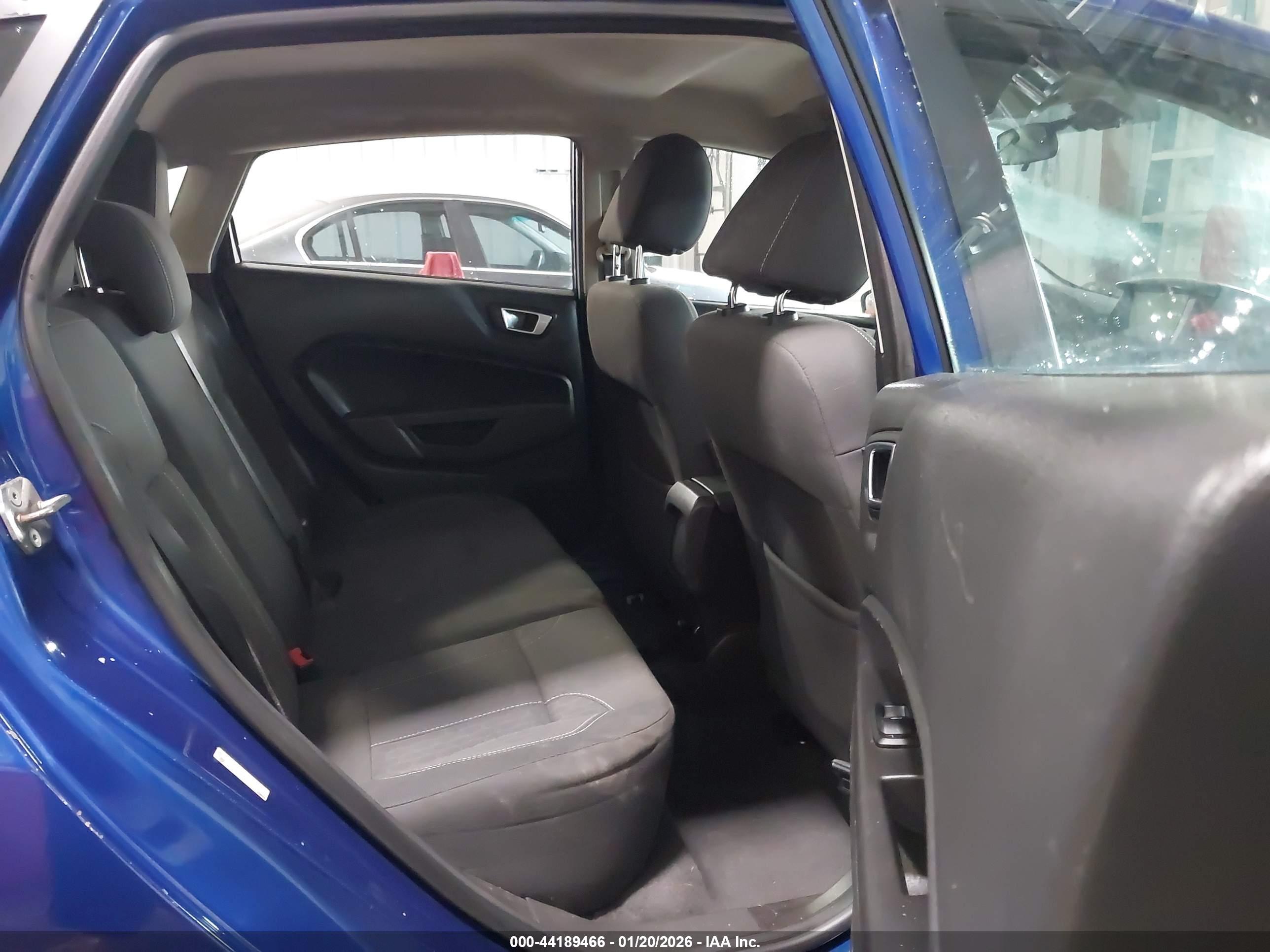 FORD FIESTA image 8