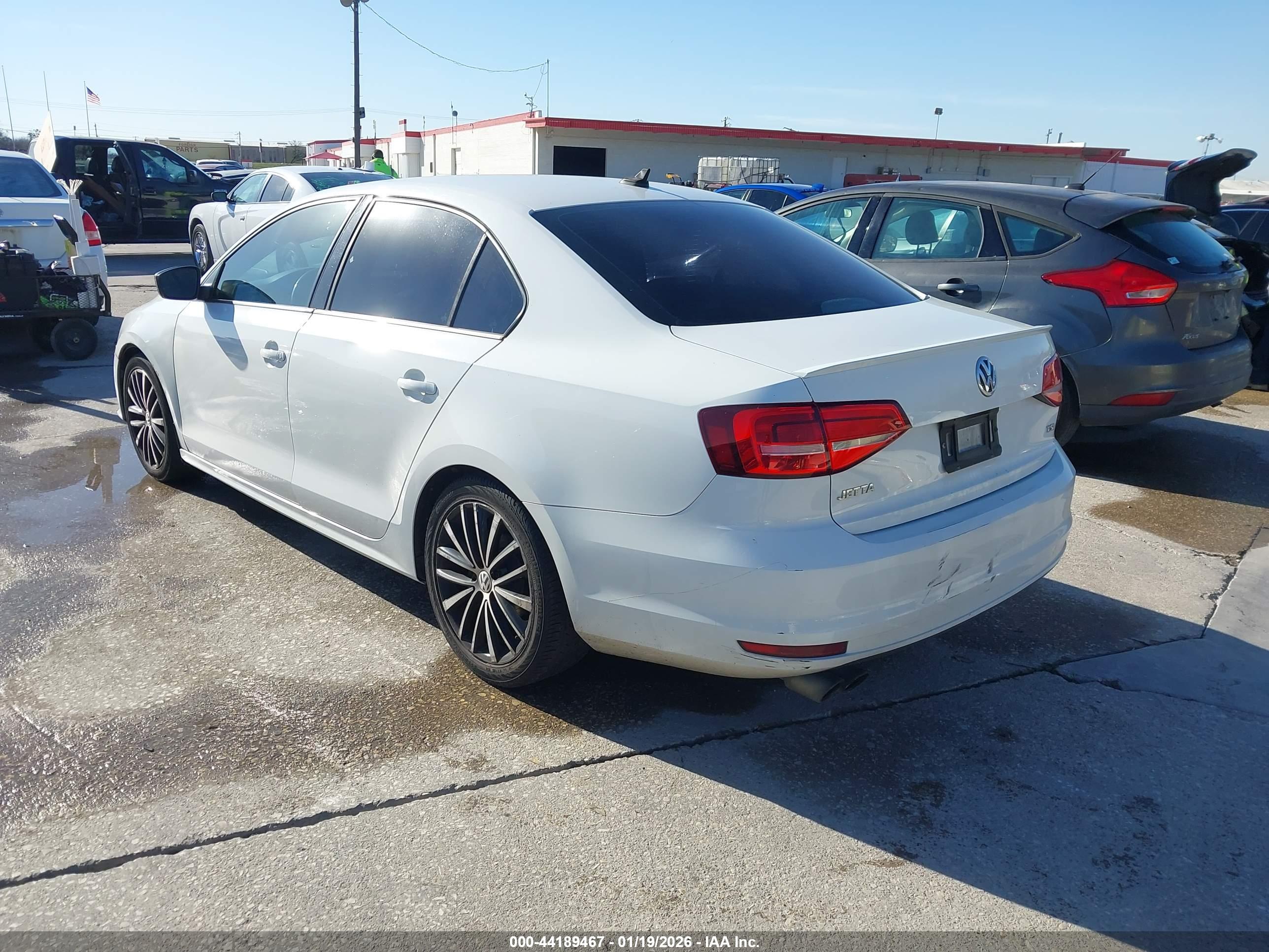 VOLKSWAGEN JETTA image 3
