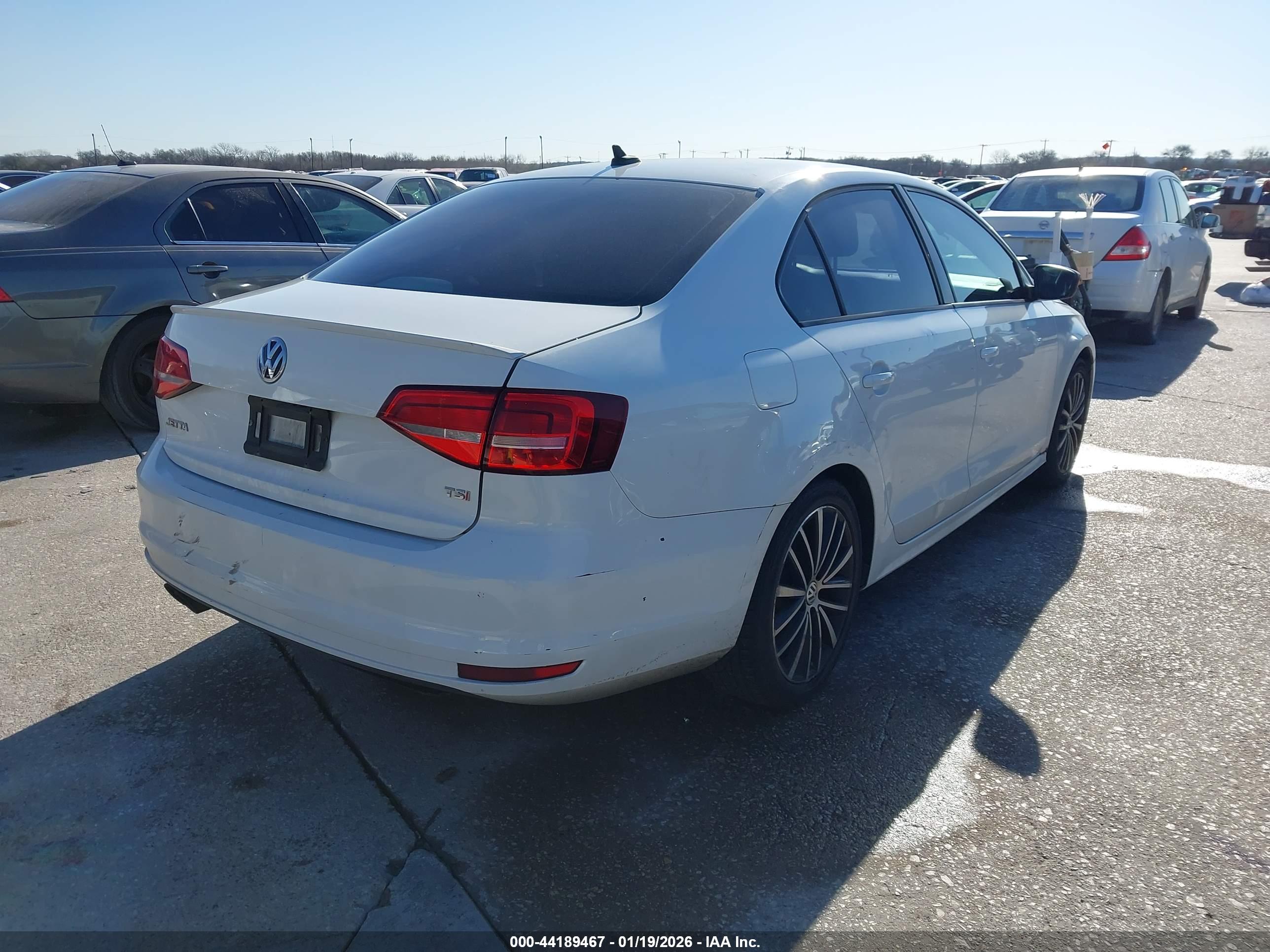 VOLKSWAGEN JETTA image 4