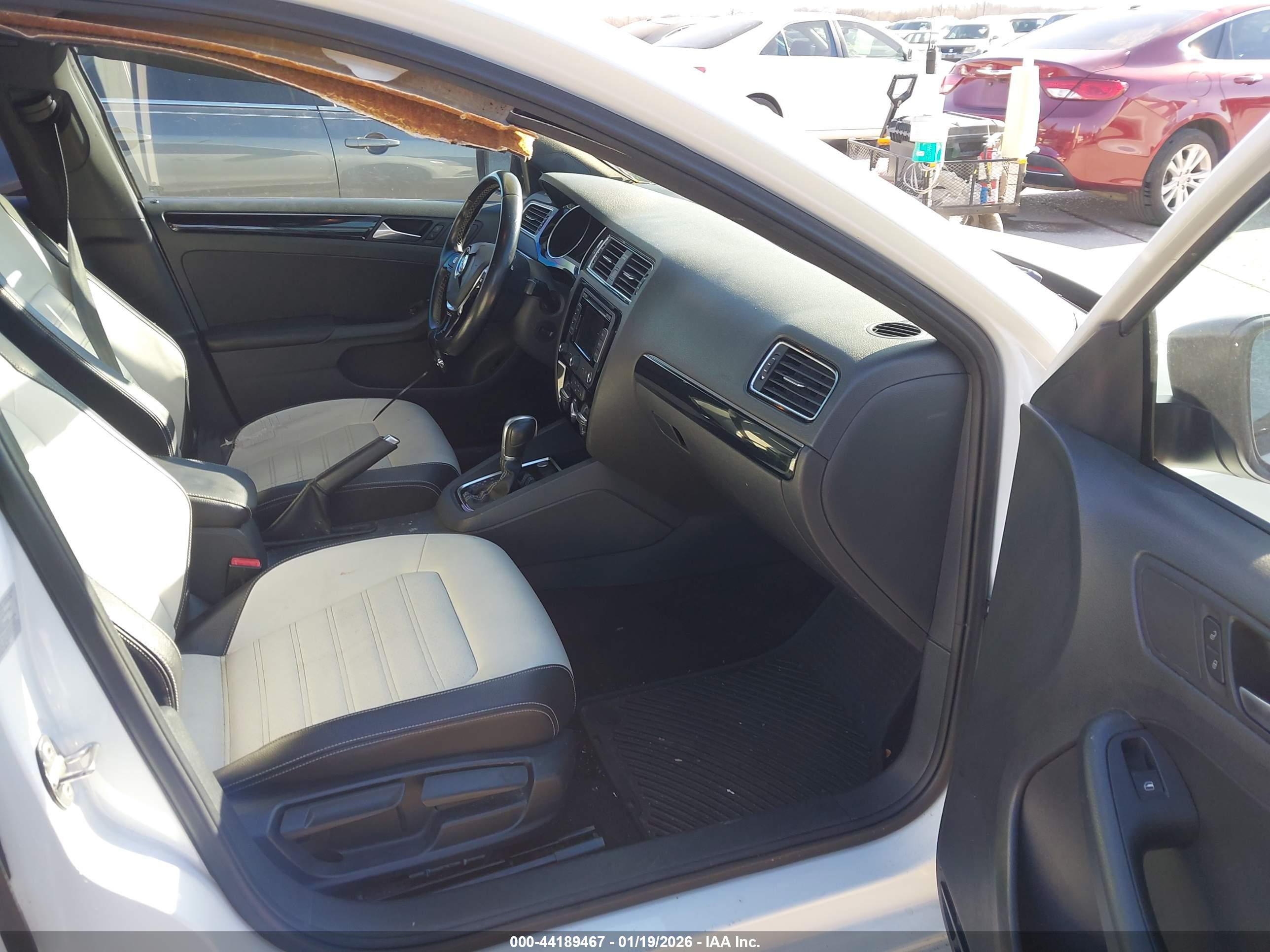 VOLKSWAGEN JETTA image 5