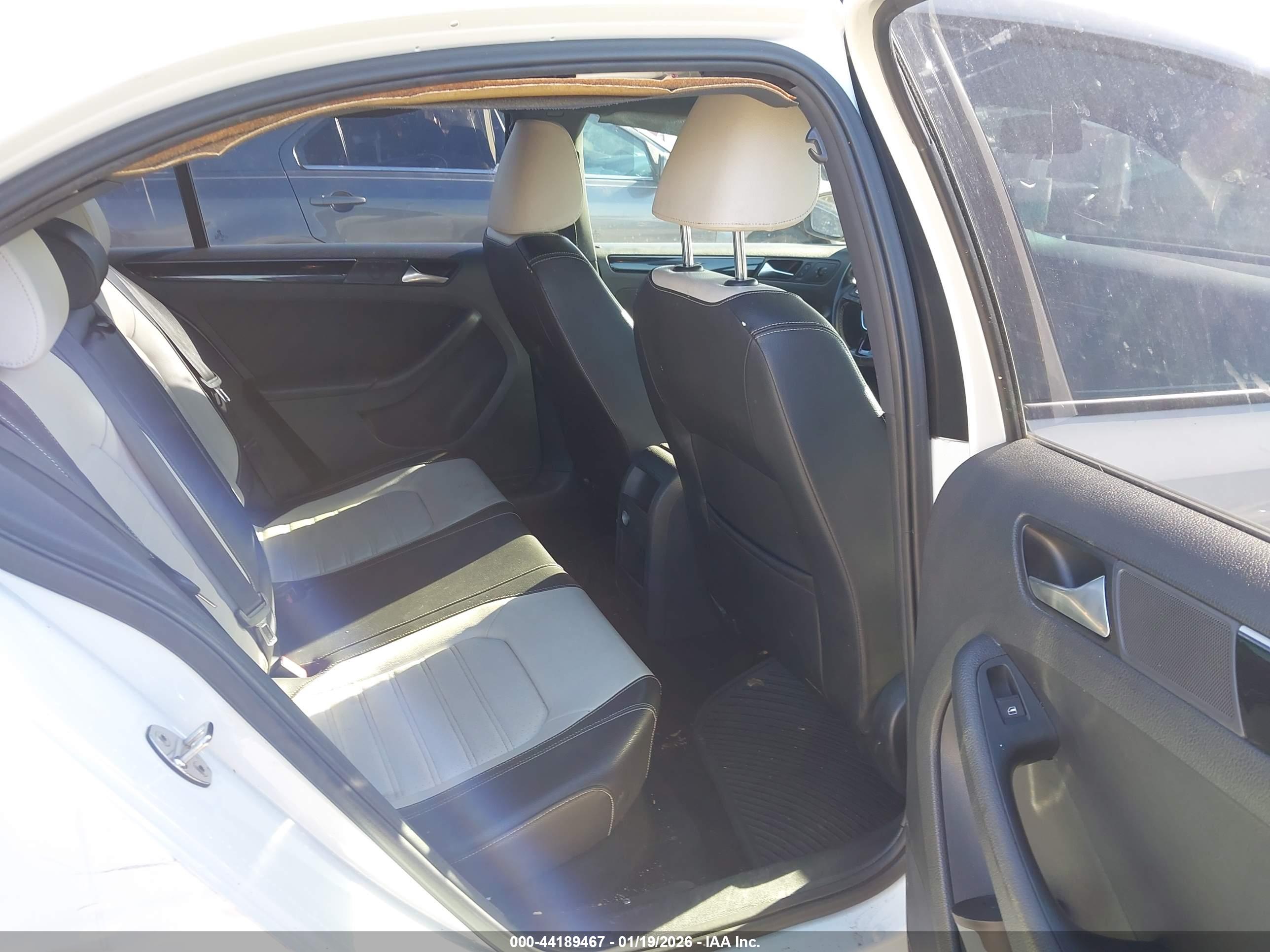 VOLKSWAGEN JETTA image 8