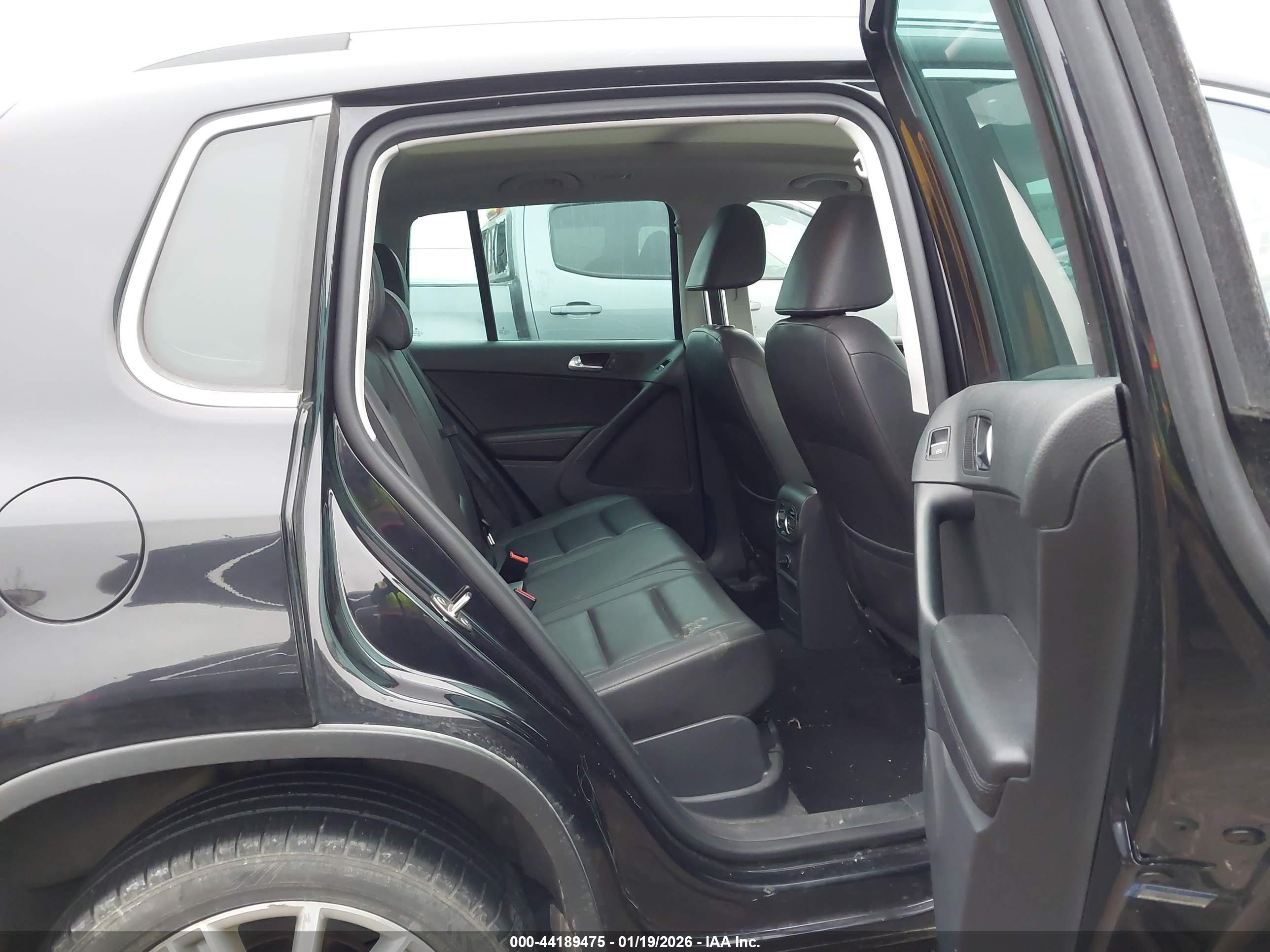 VOLKSWAGEN TIGUAN image 8