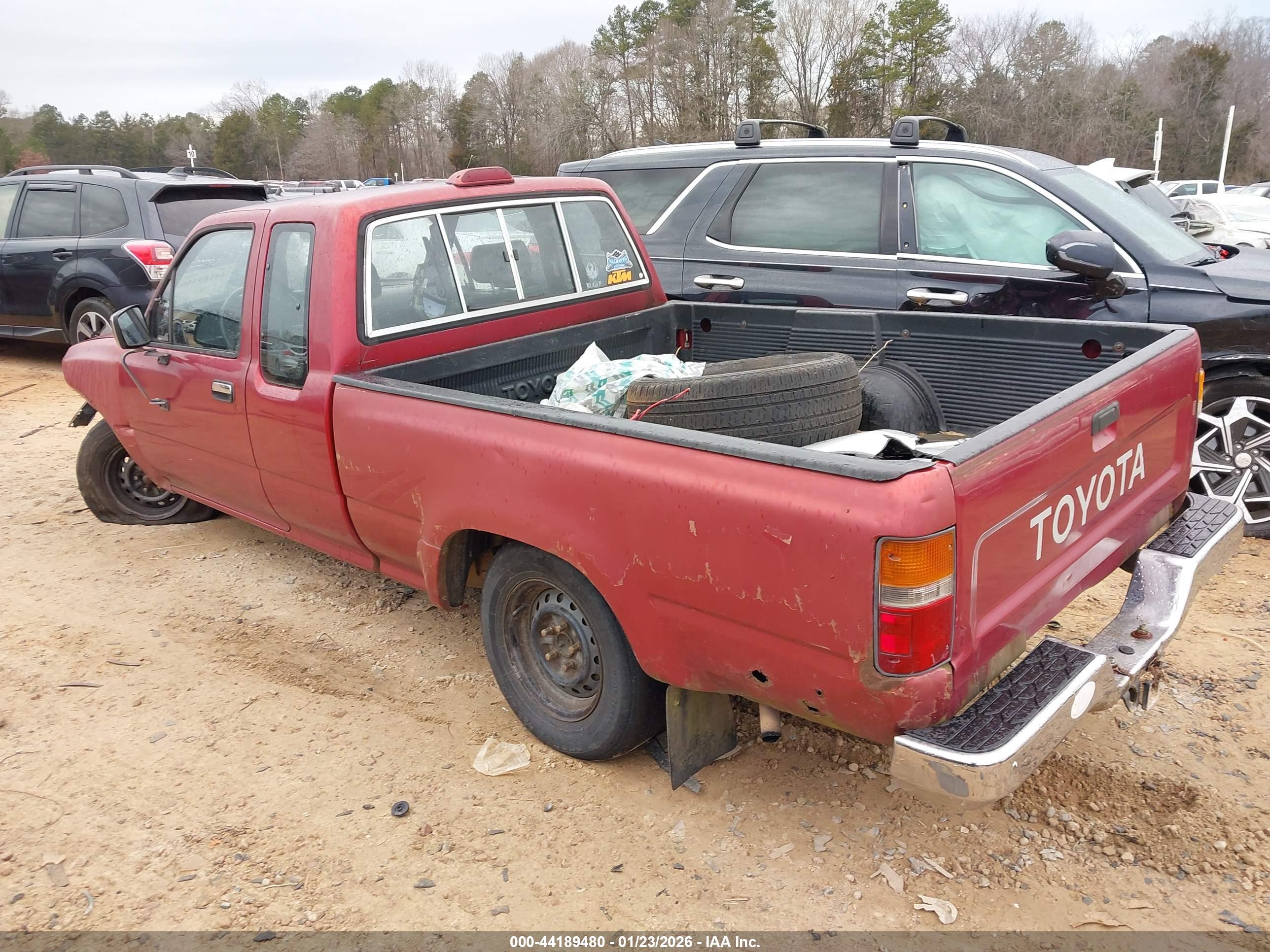 TOYOTA PICKUP image 3