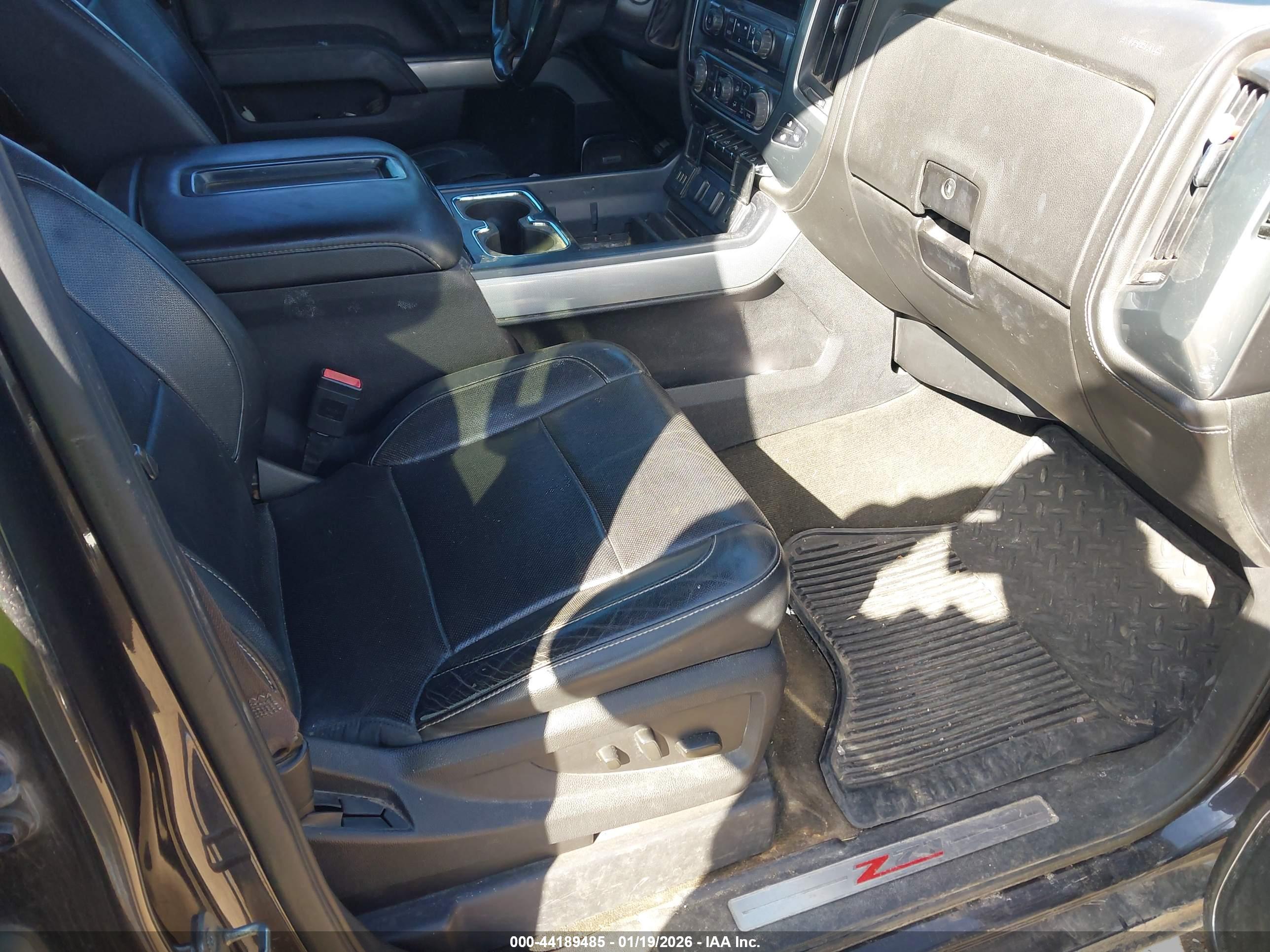 CHEVROLET SILVERADO image 5