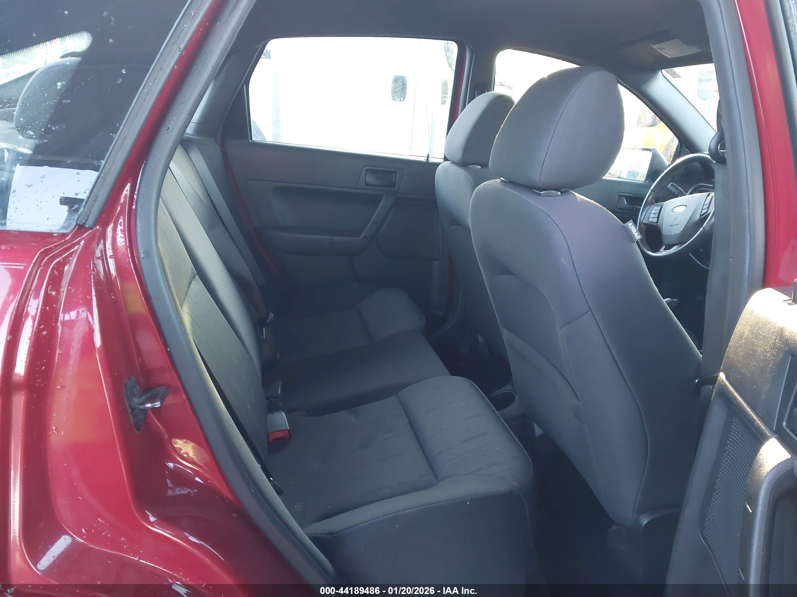 FORD FOCUS image 8