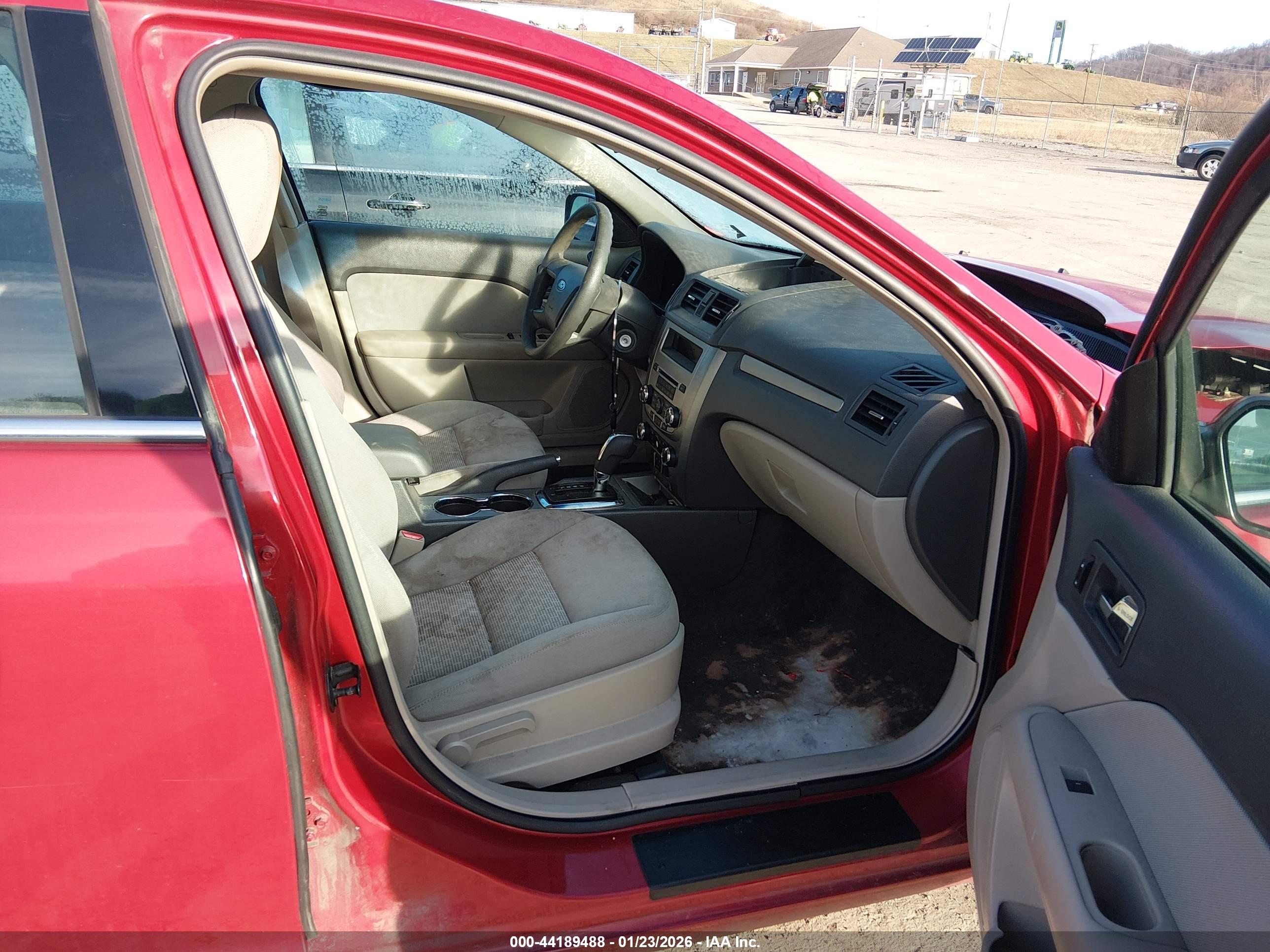 FORD FUSION image 5