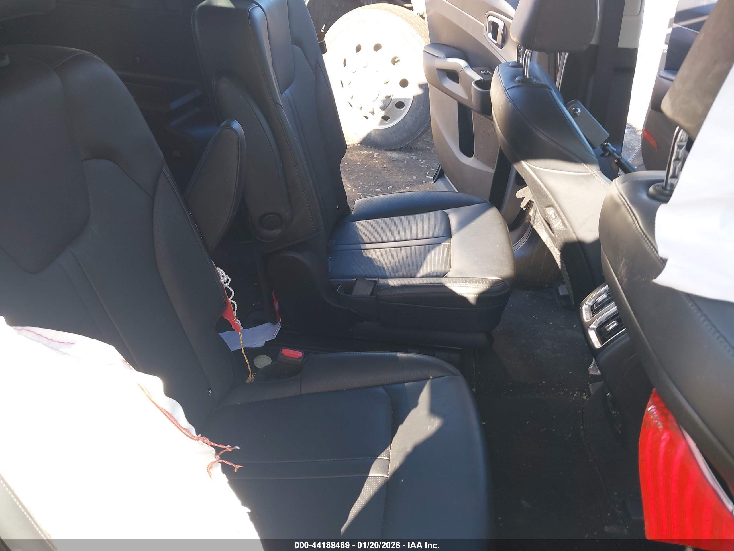 KIA SORENTO image 8