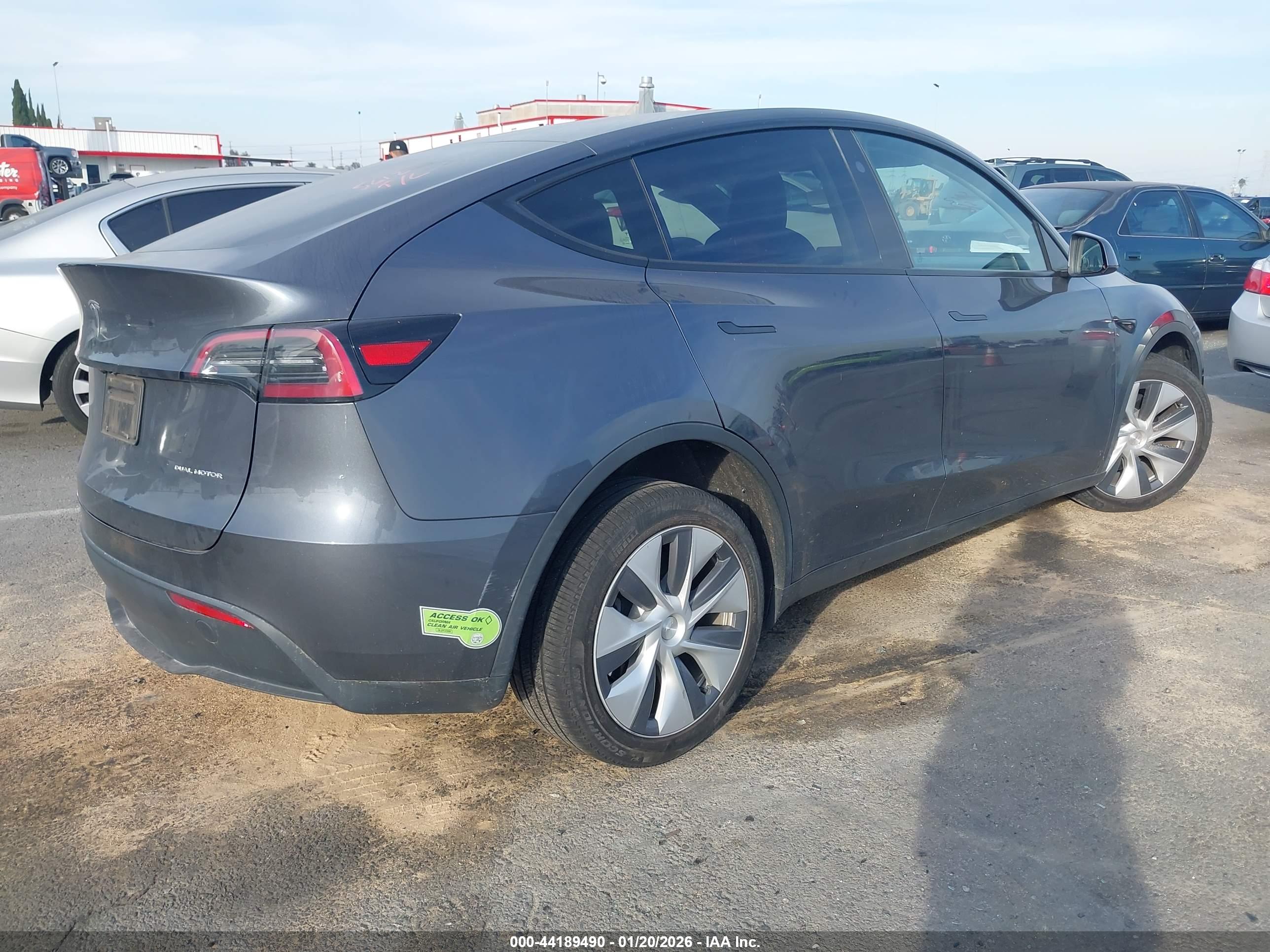TESLA MODEL image 4