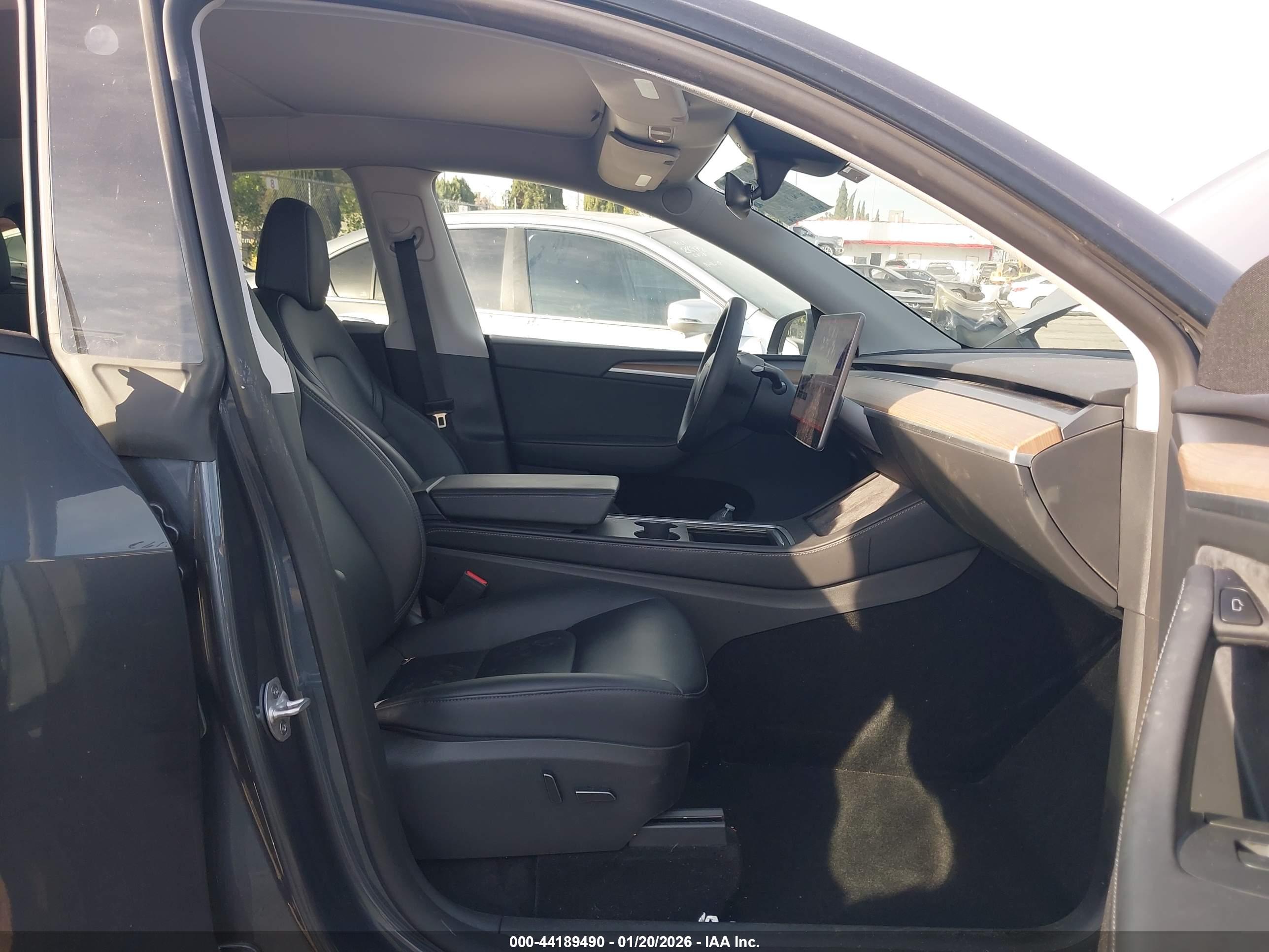 TESLA MODEL image 5