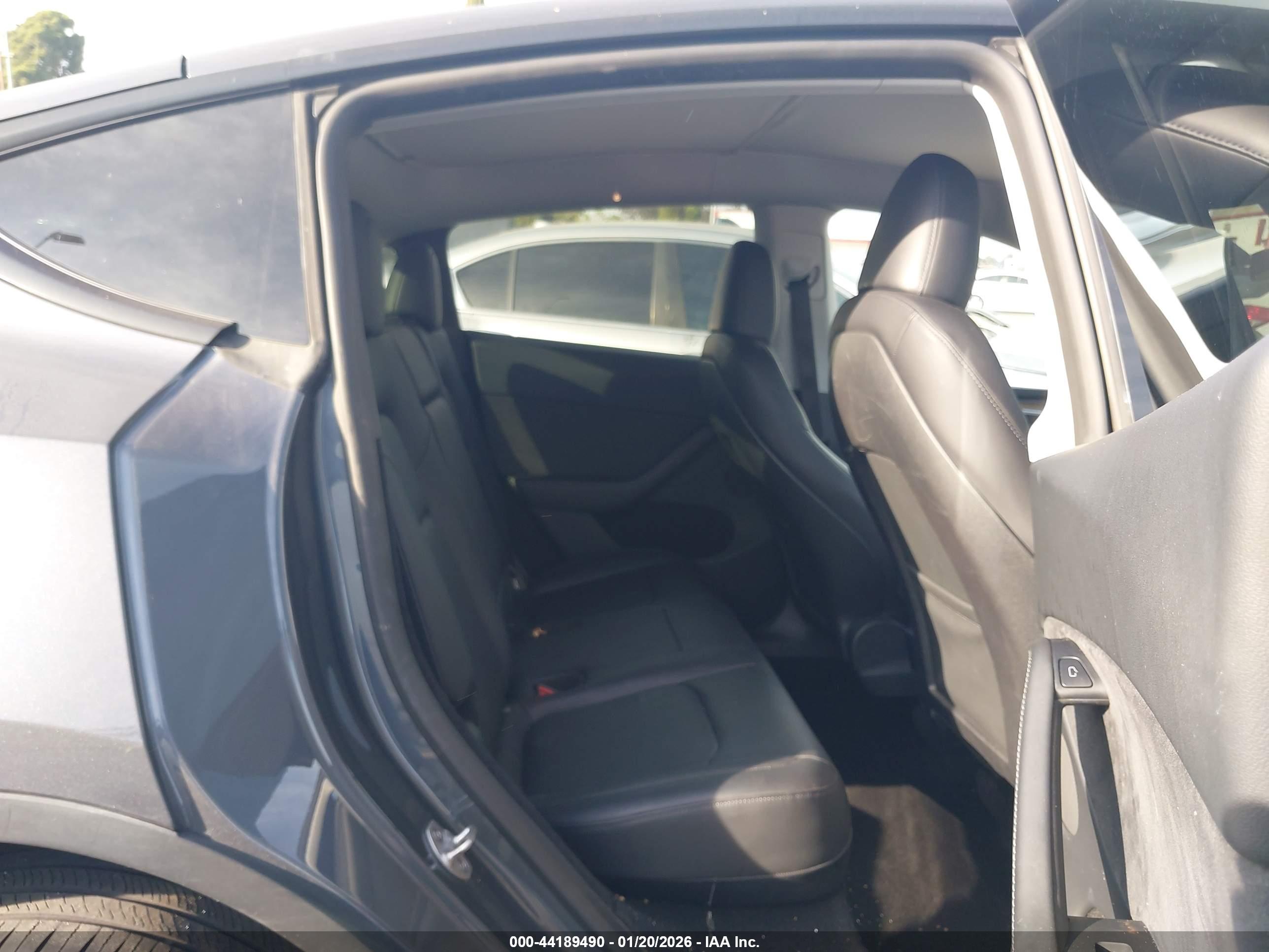 TESLA MODEL image 8