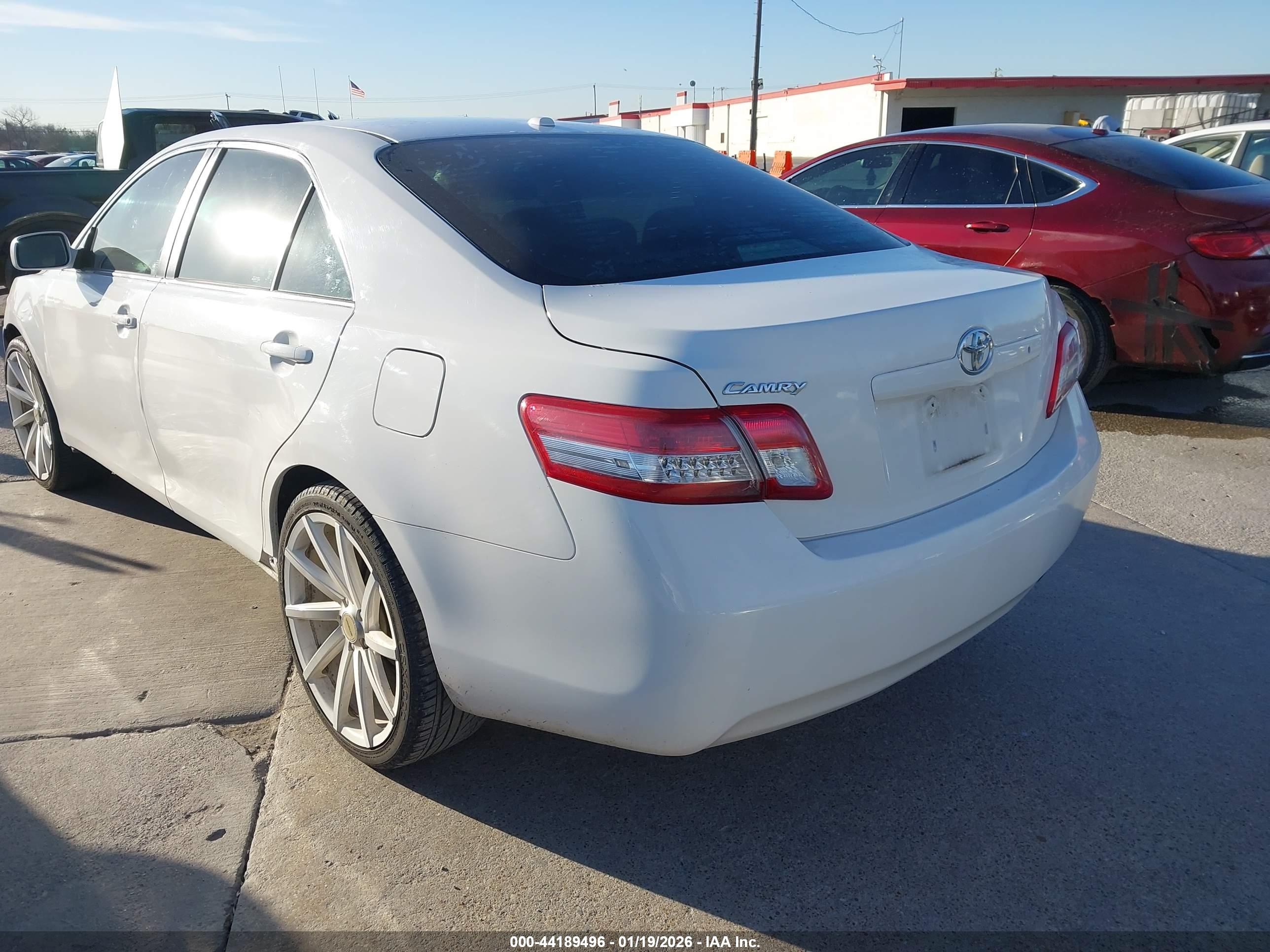 TOYOTA CAMRY image 3