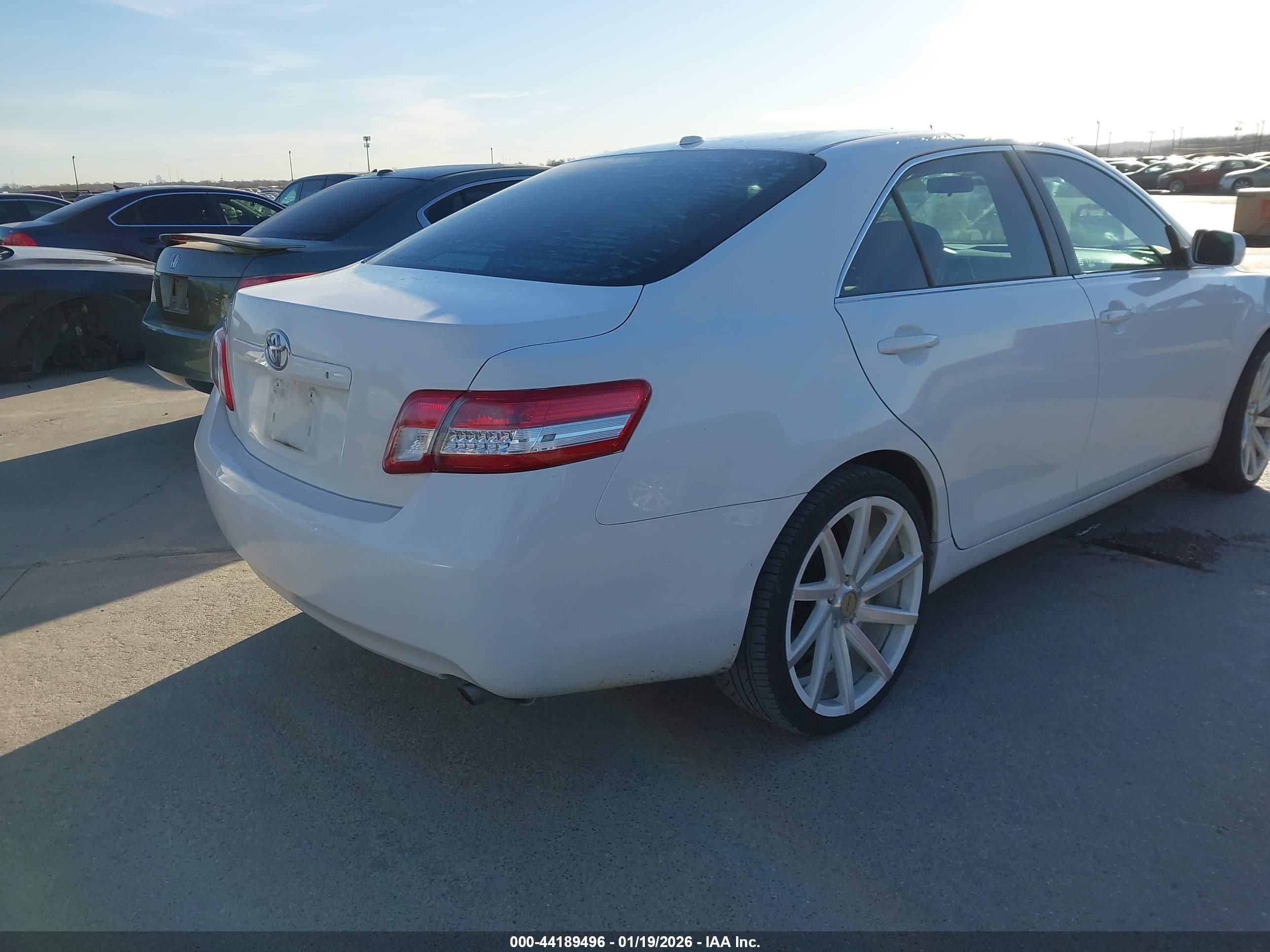 TOYOTA CAMRY image 4