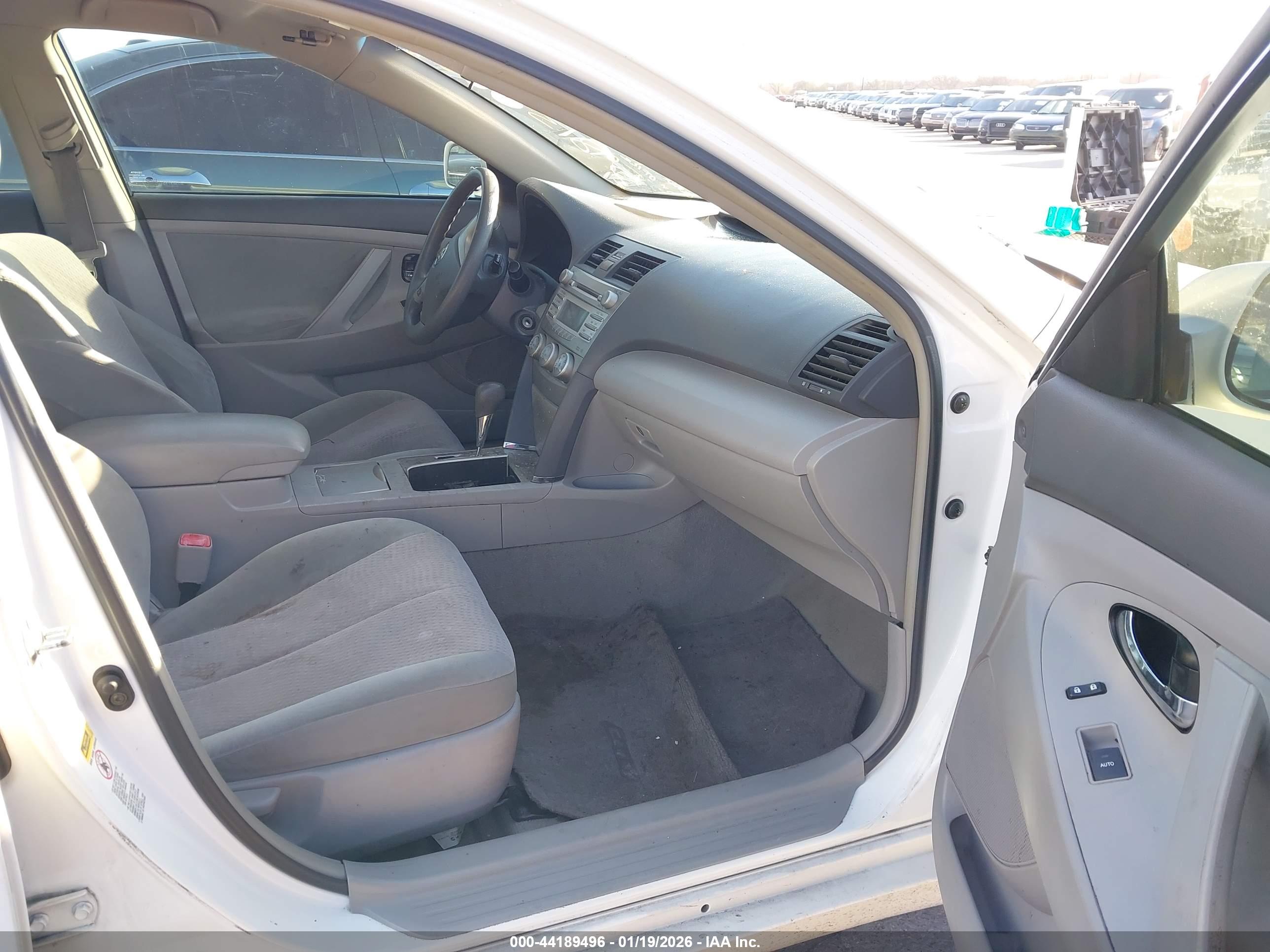 TOYOTA CAMRY image 5