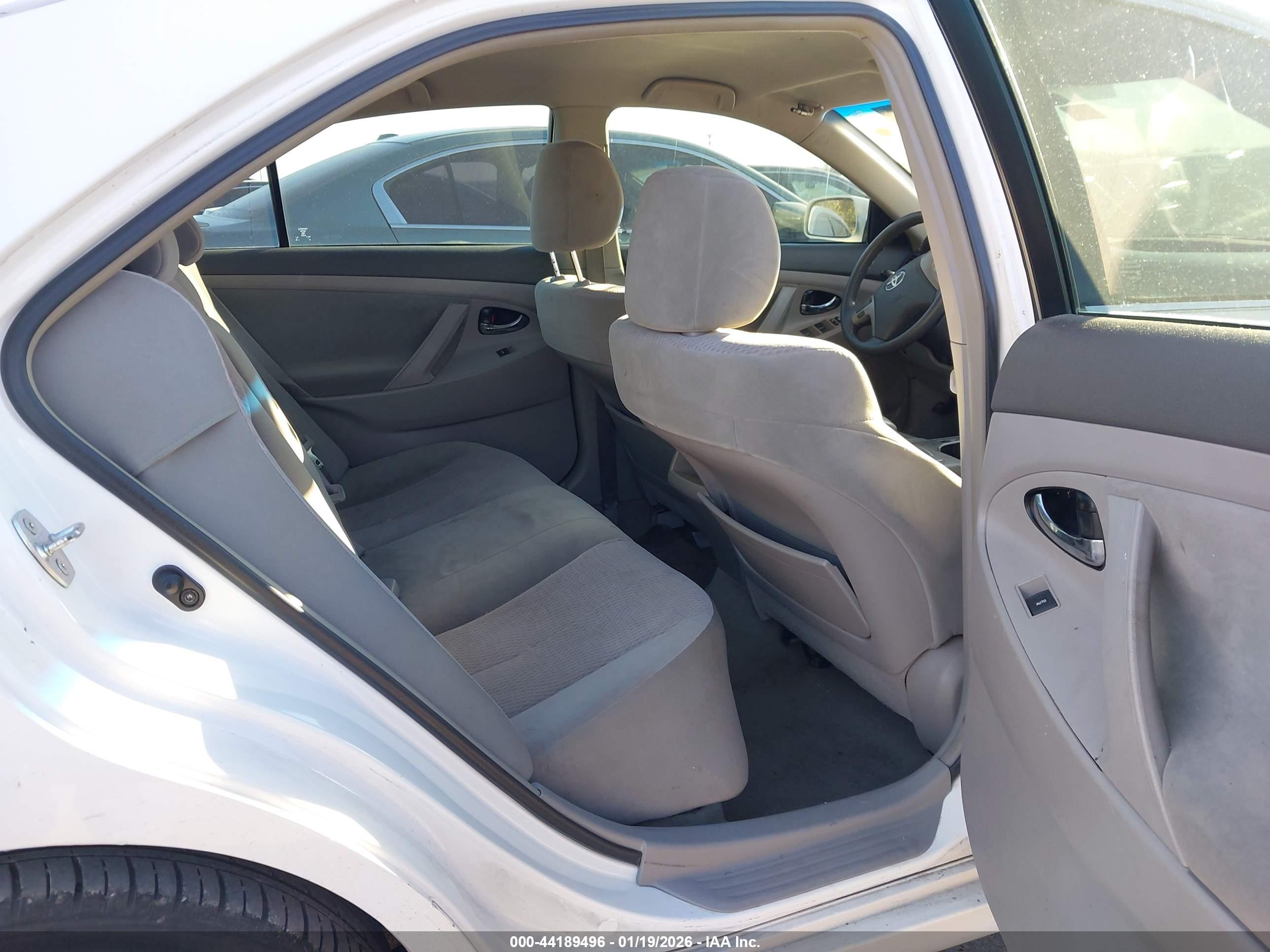 TOYOTA CAMRY image 8
