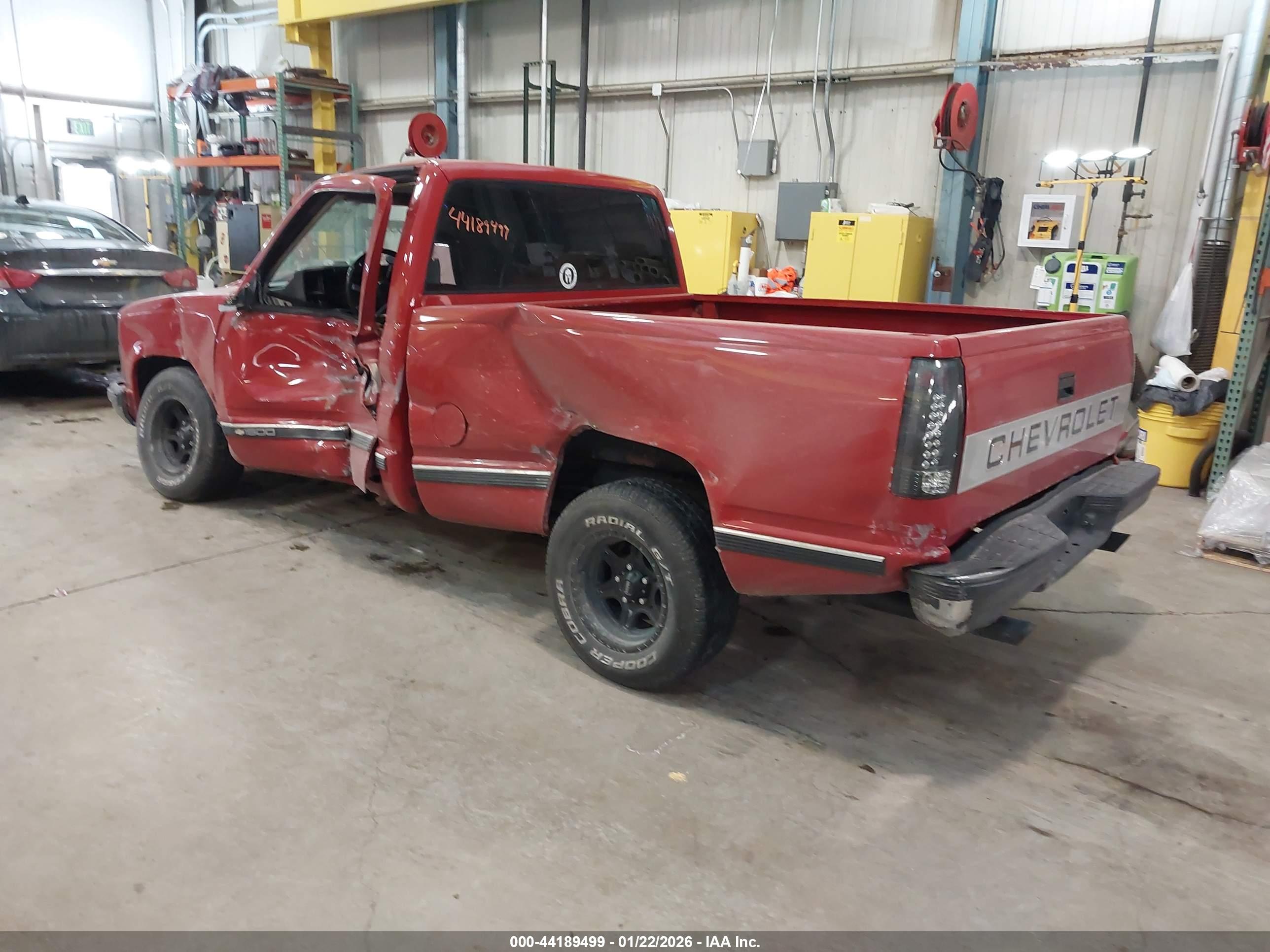 CHEVROLET GMT-400 image 3