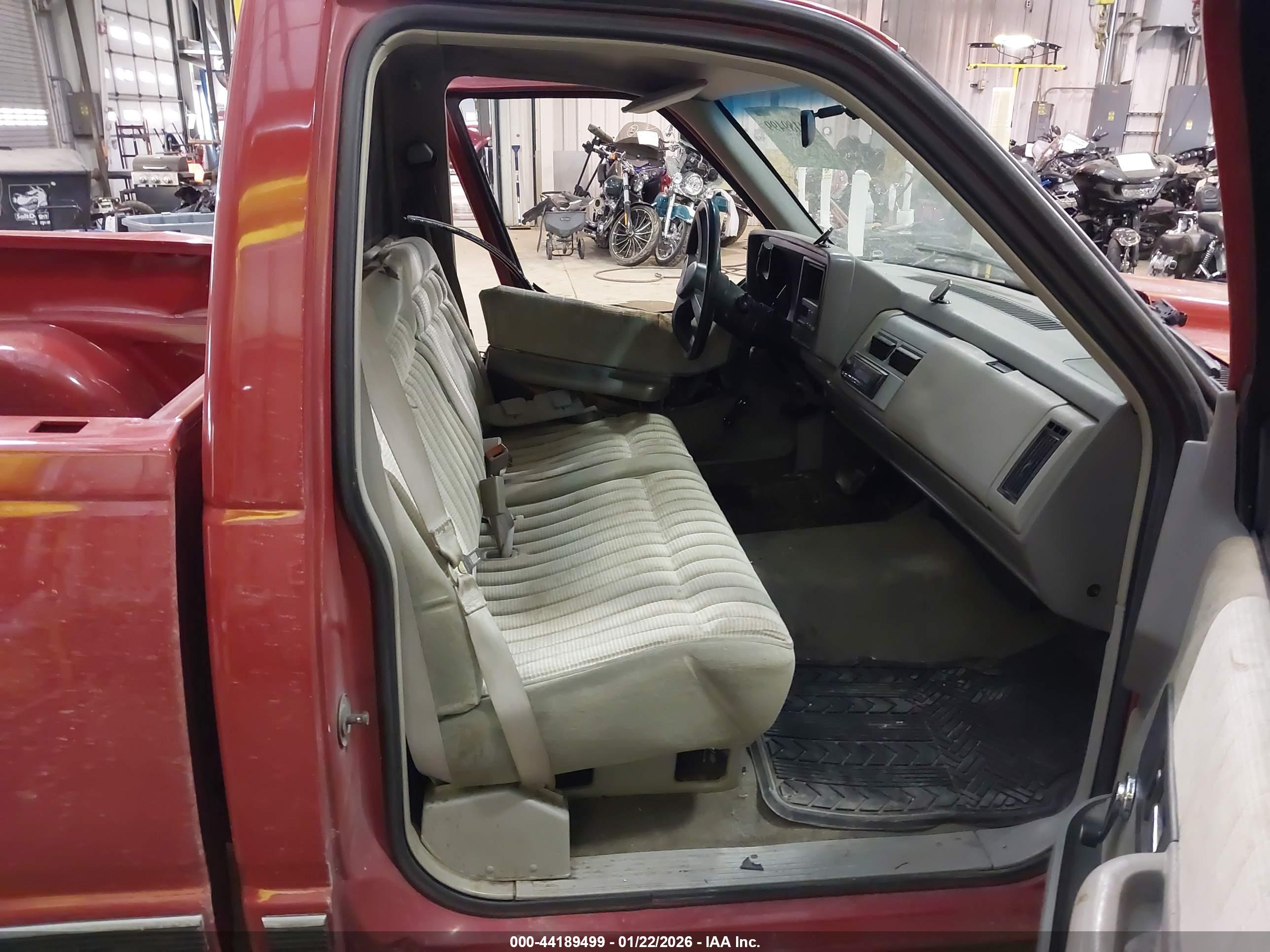 CHEVROLET GMT-400 image 8