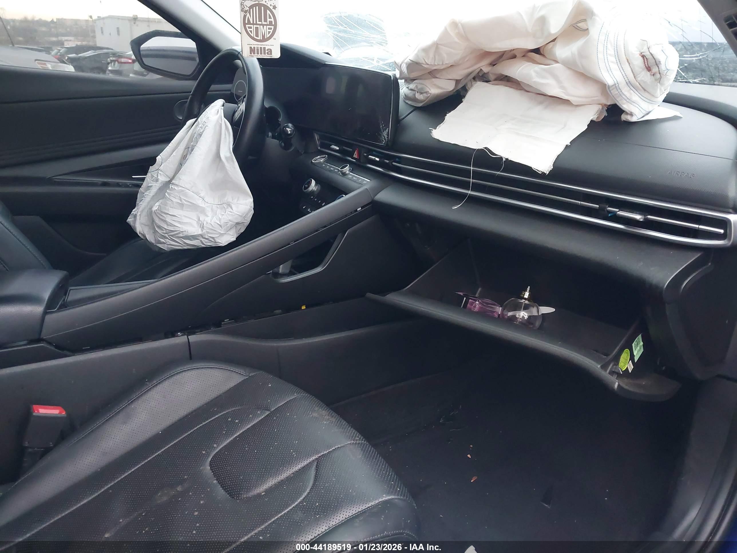 HYUNDAI ELANTRA image 5