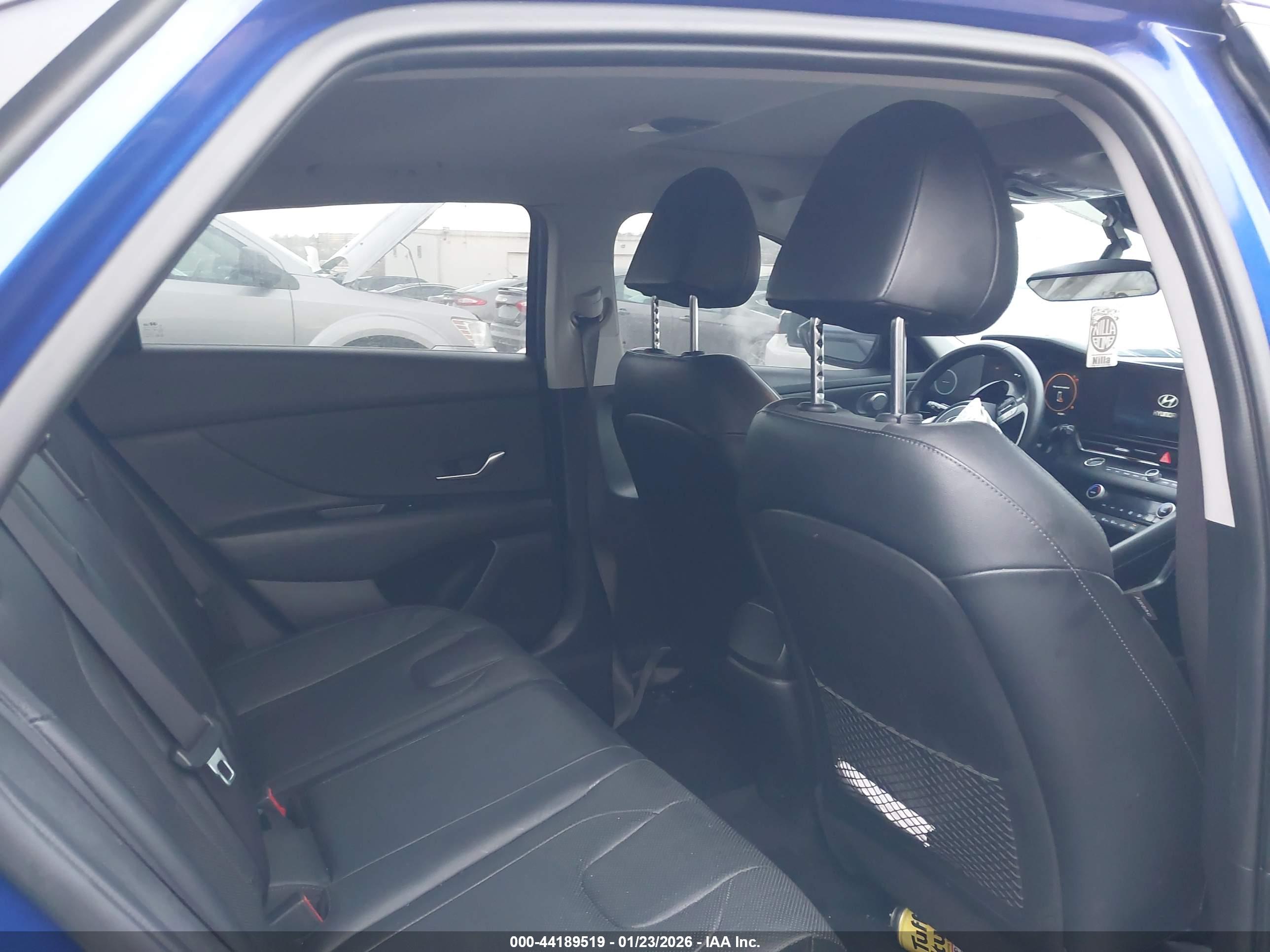 HYUNDAI ELANTRA image 8