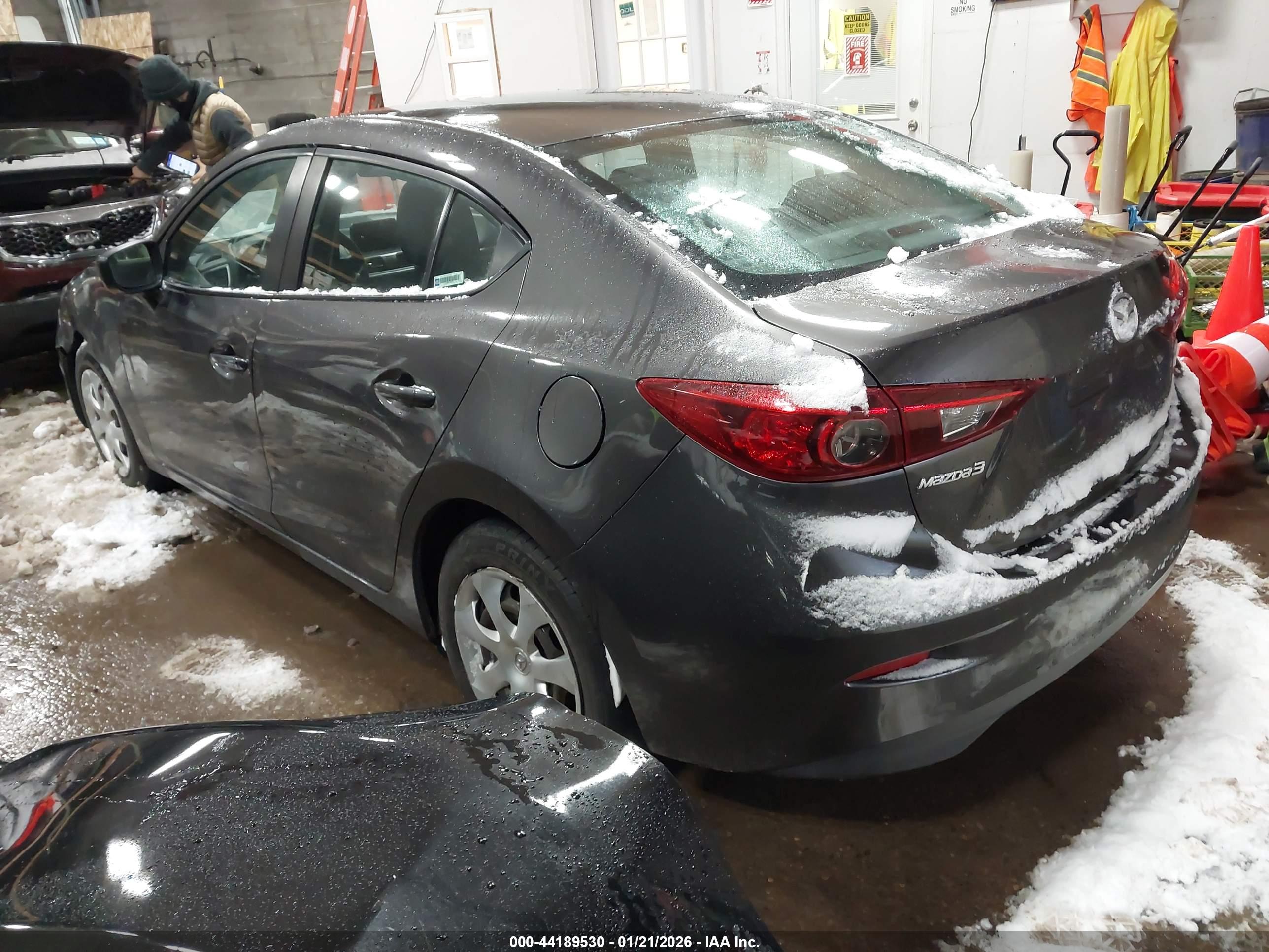 MAZDA MAZDA3 image 3