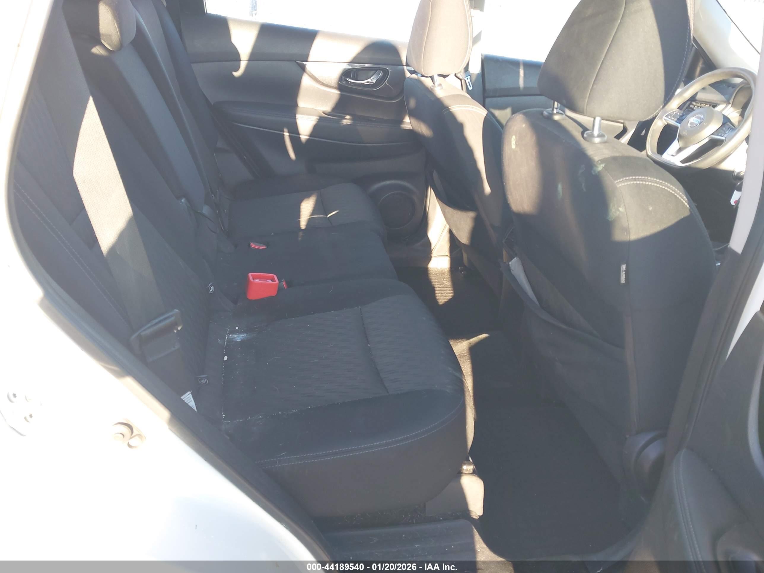 NISSAN ROGUE image 8