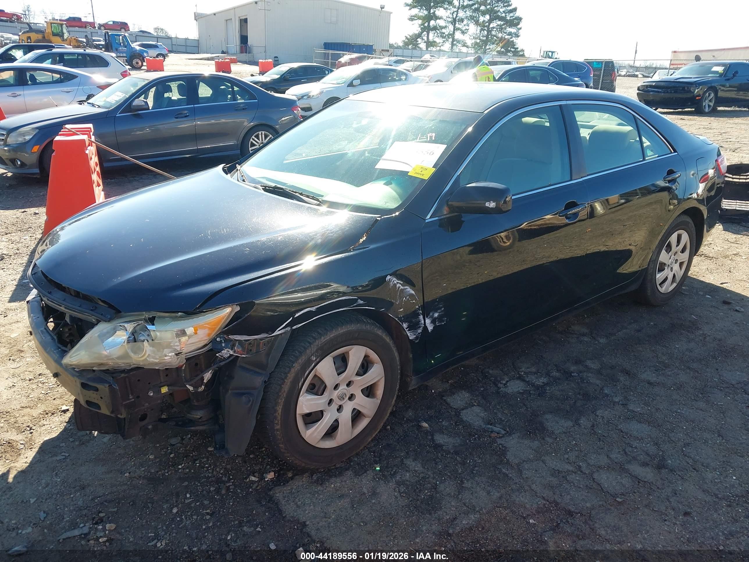 TOYOTA CAMRY image 2