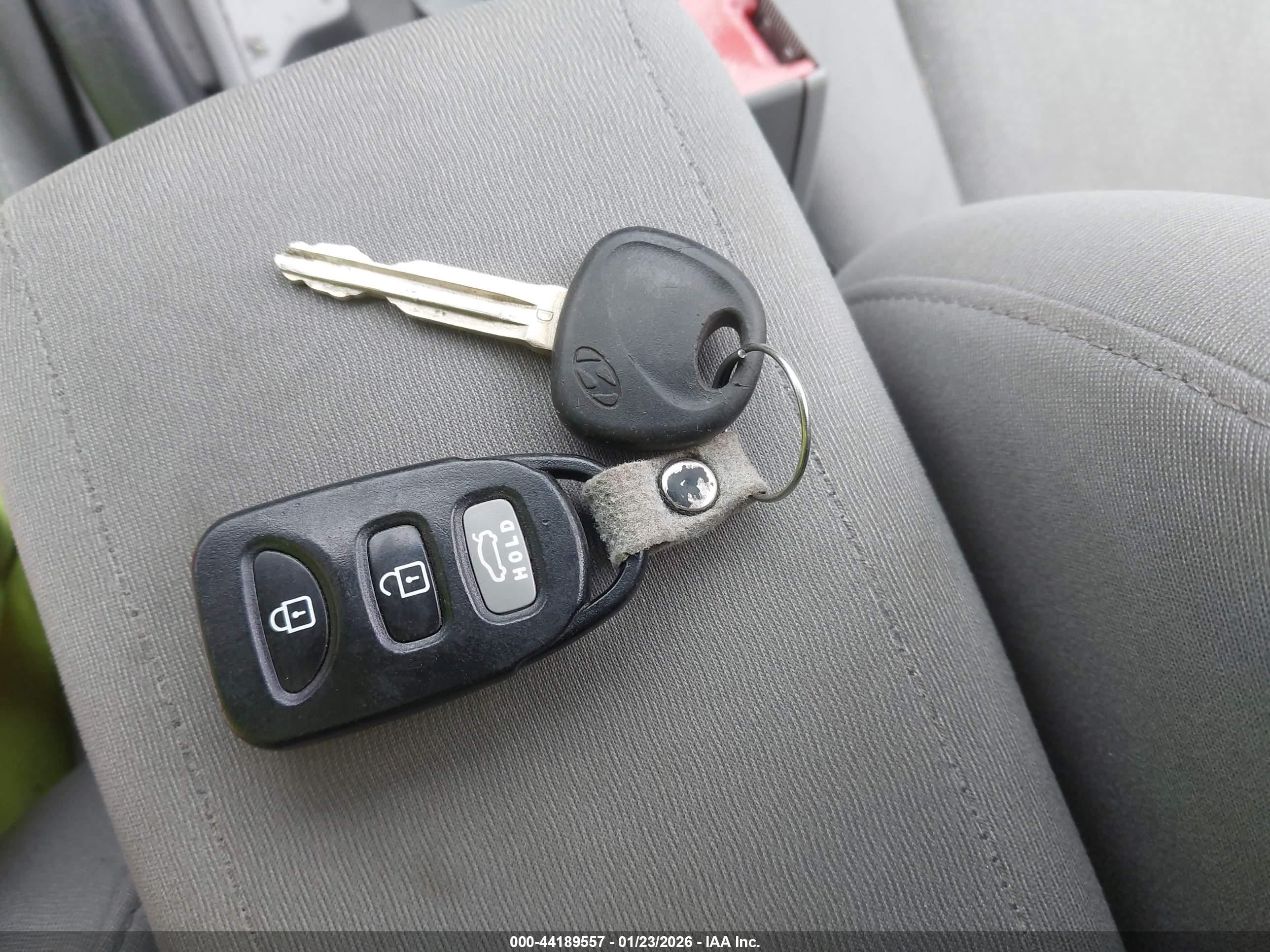 HYUNDAI ELANTRA image 11