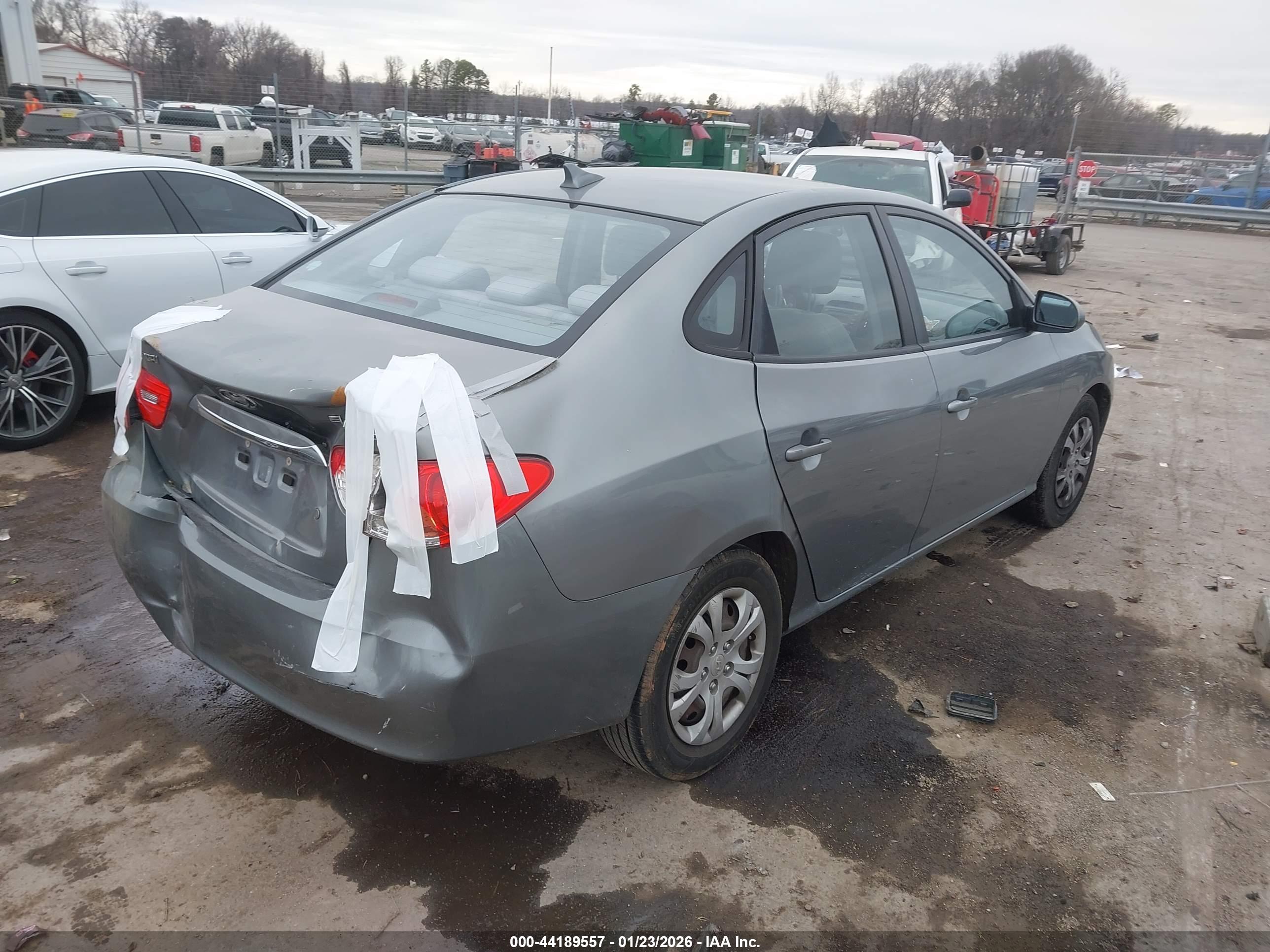 HYUNDAI ELANTRA image 4
