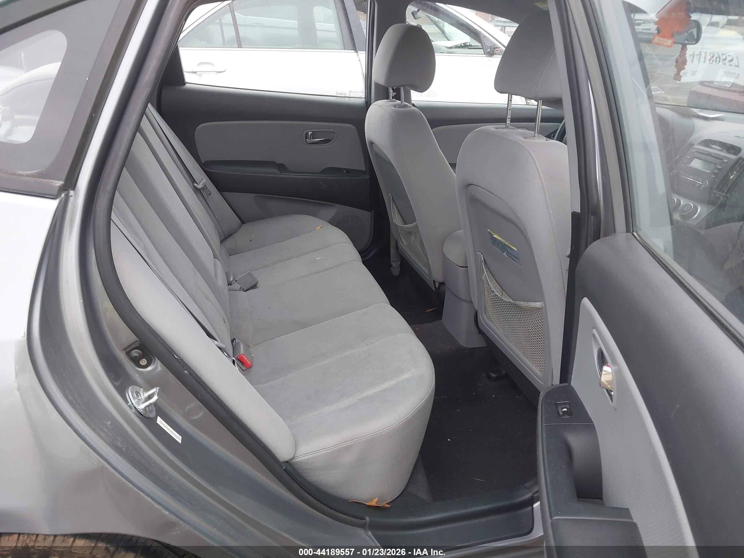 HYUNDAI ELANTRA image 8