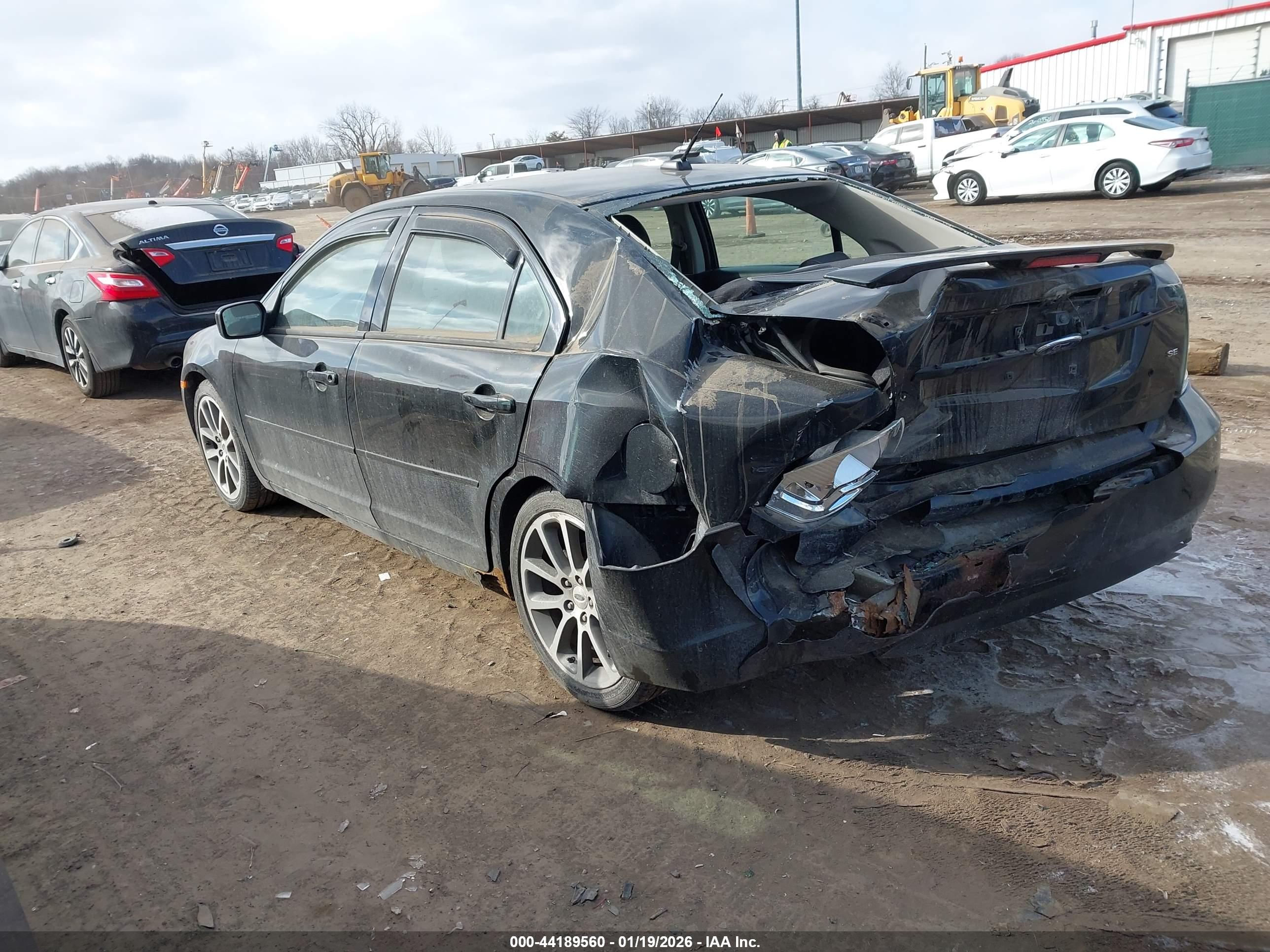 FORD FUSION image 3