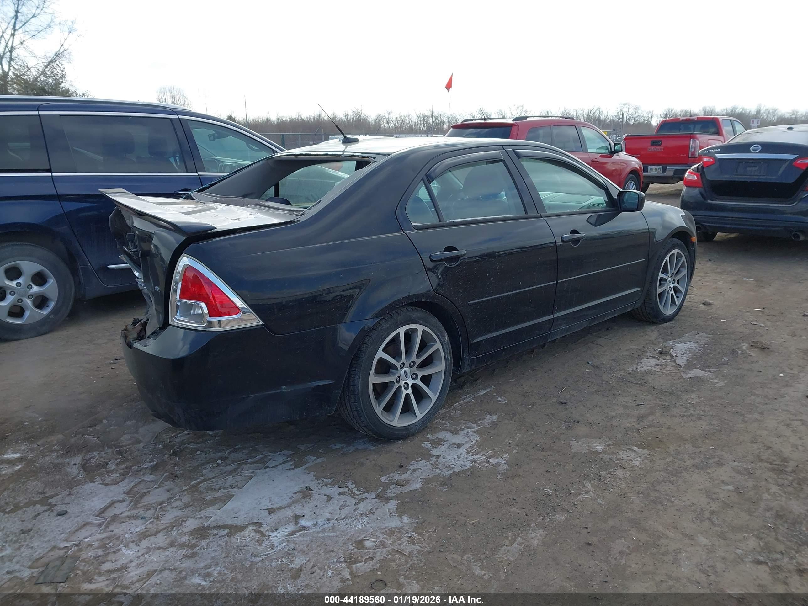 FORD FUSION image 4