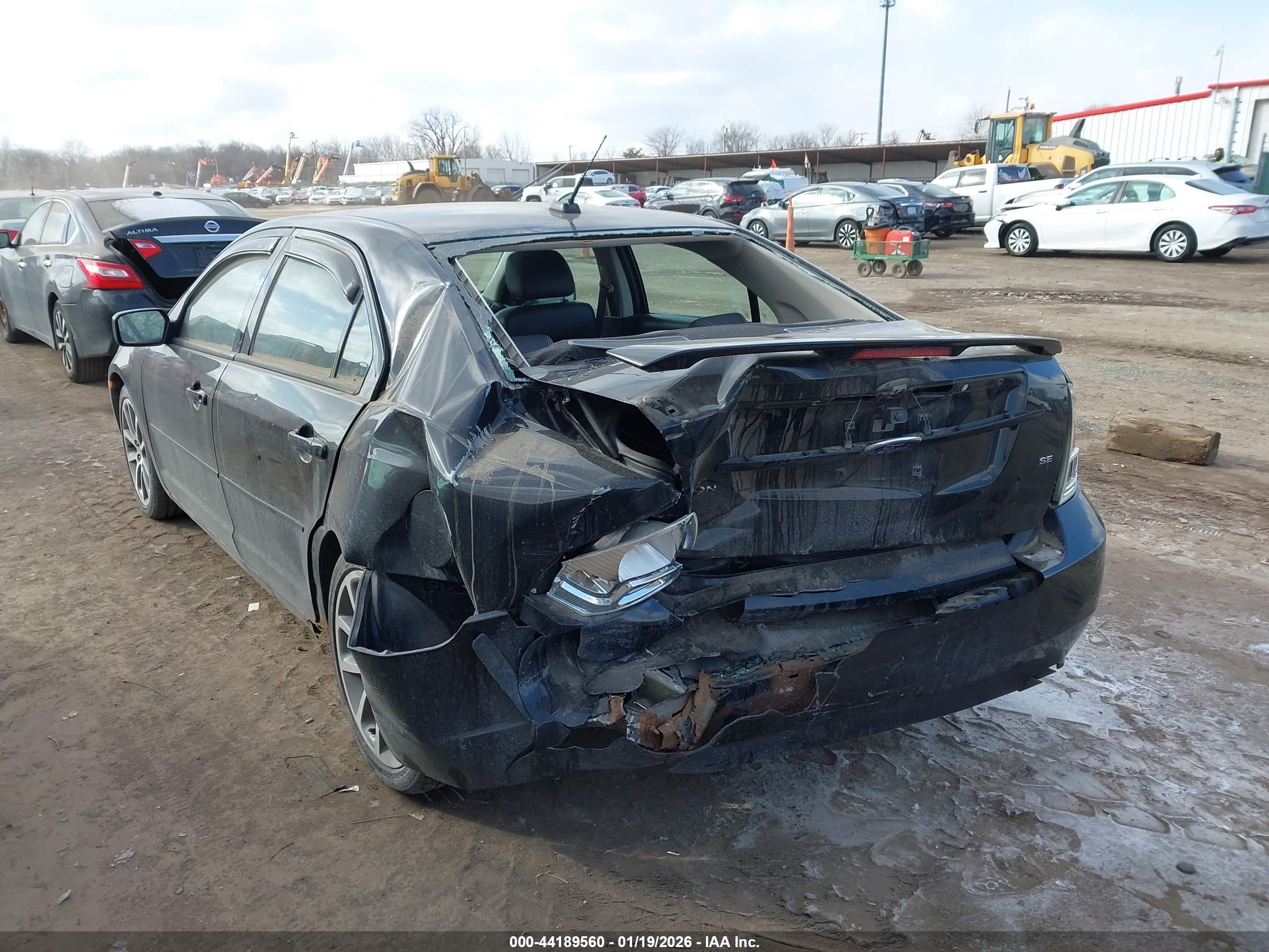 FORD FUSION image 6