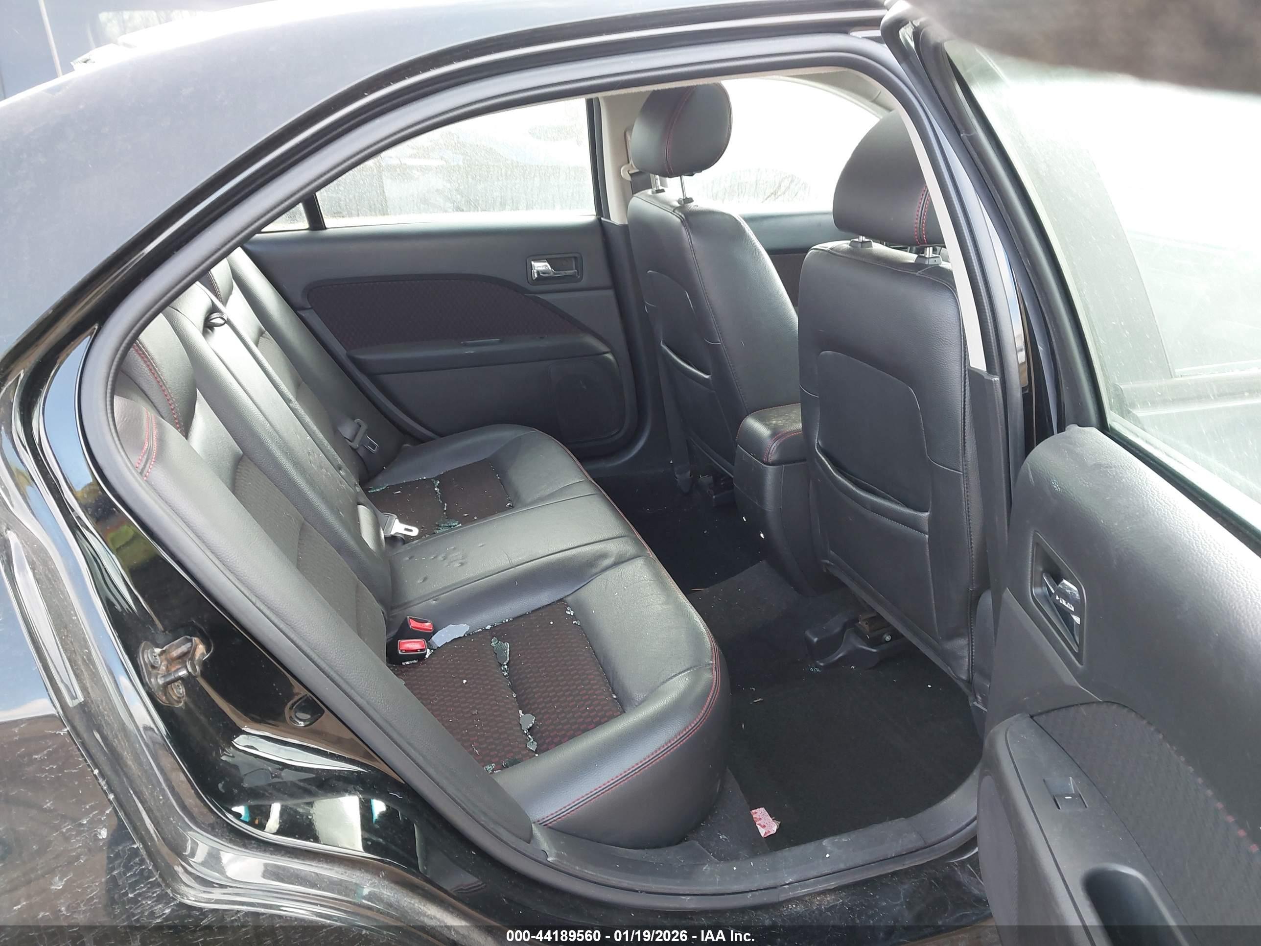 FORD FUSION image 8