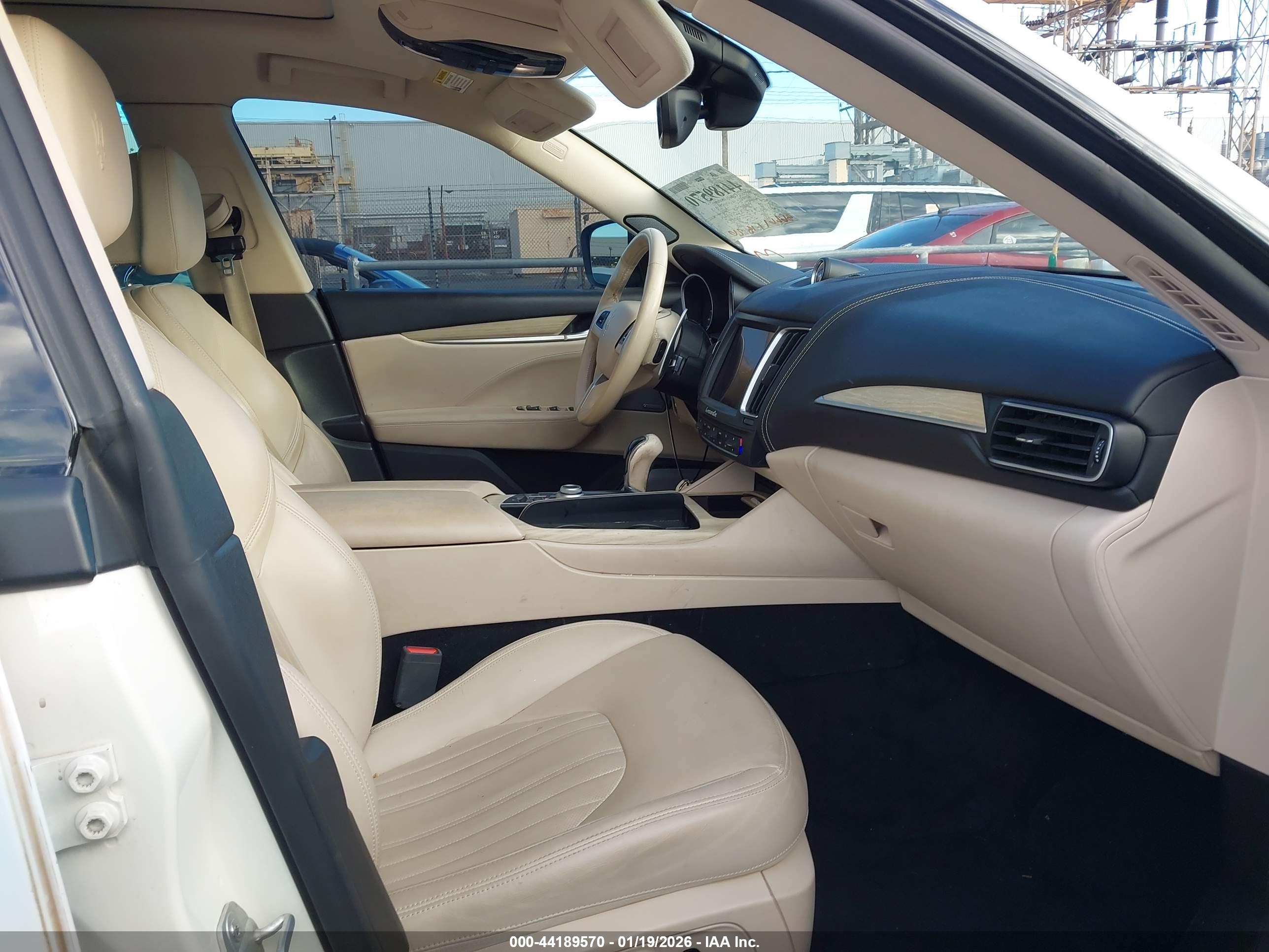 MASERATI LEVANTE image 5