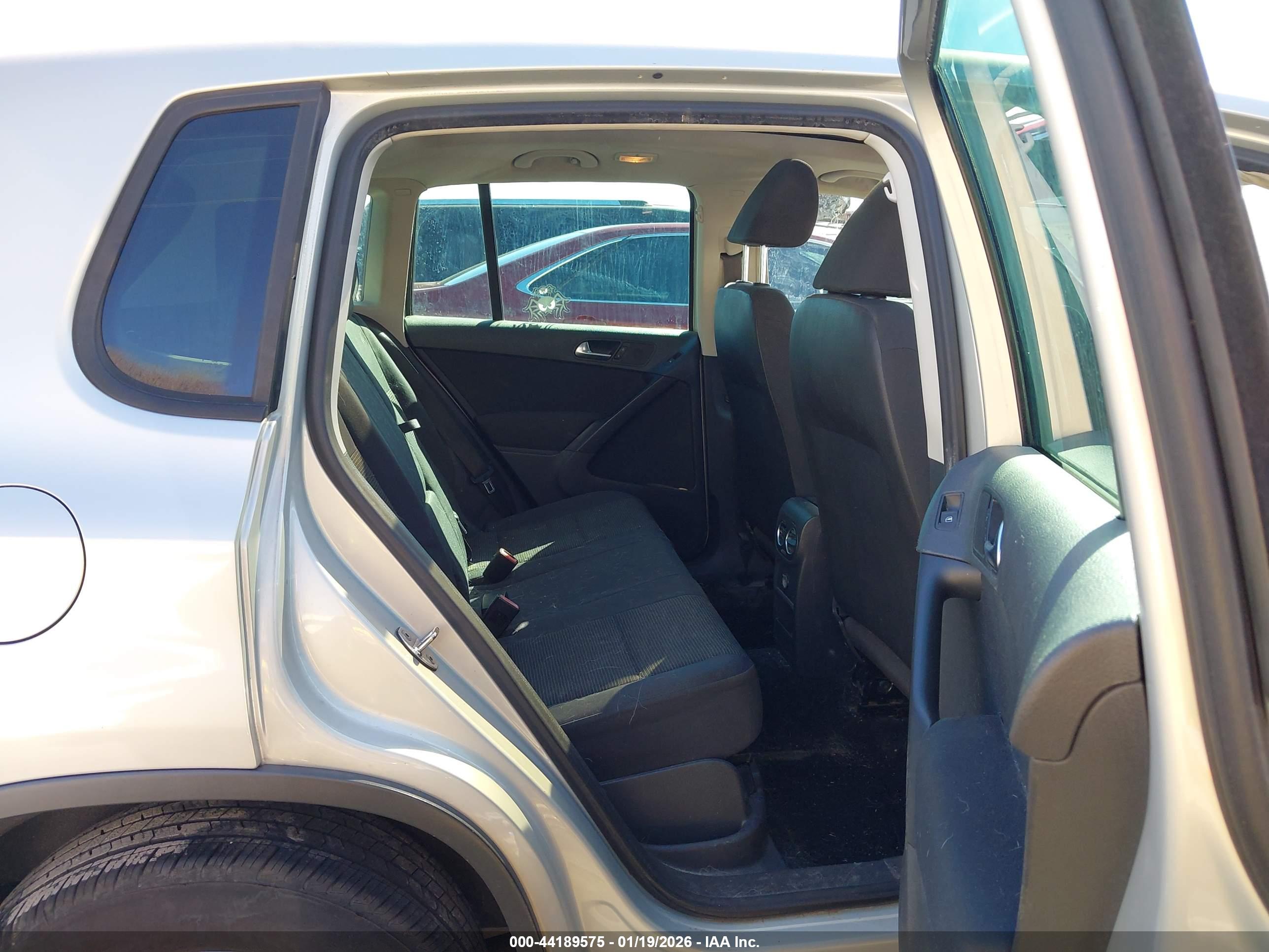 VOLKSWAGEN TIGUAN image 8