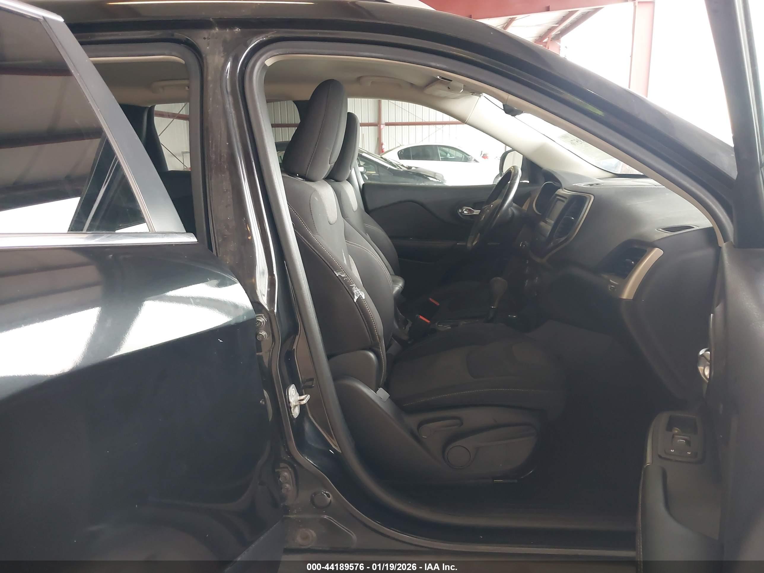 JEEP CHEROKEE image 5
