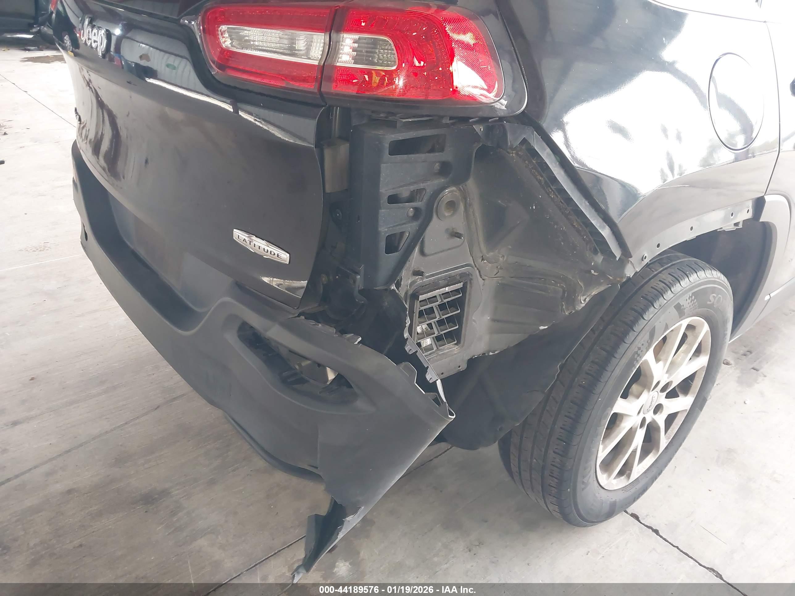 JEEP CHEROKEE image 6