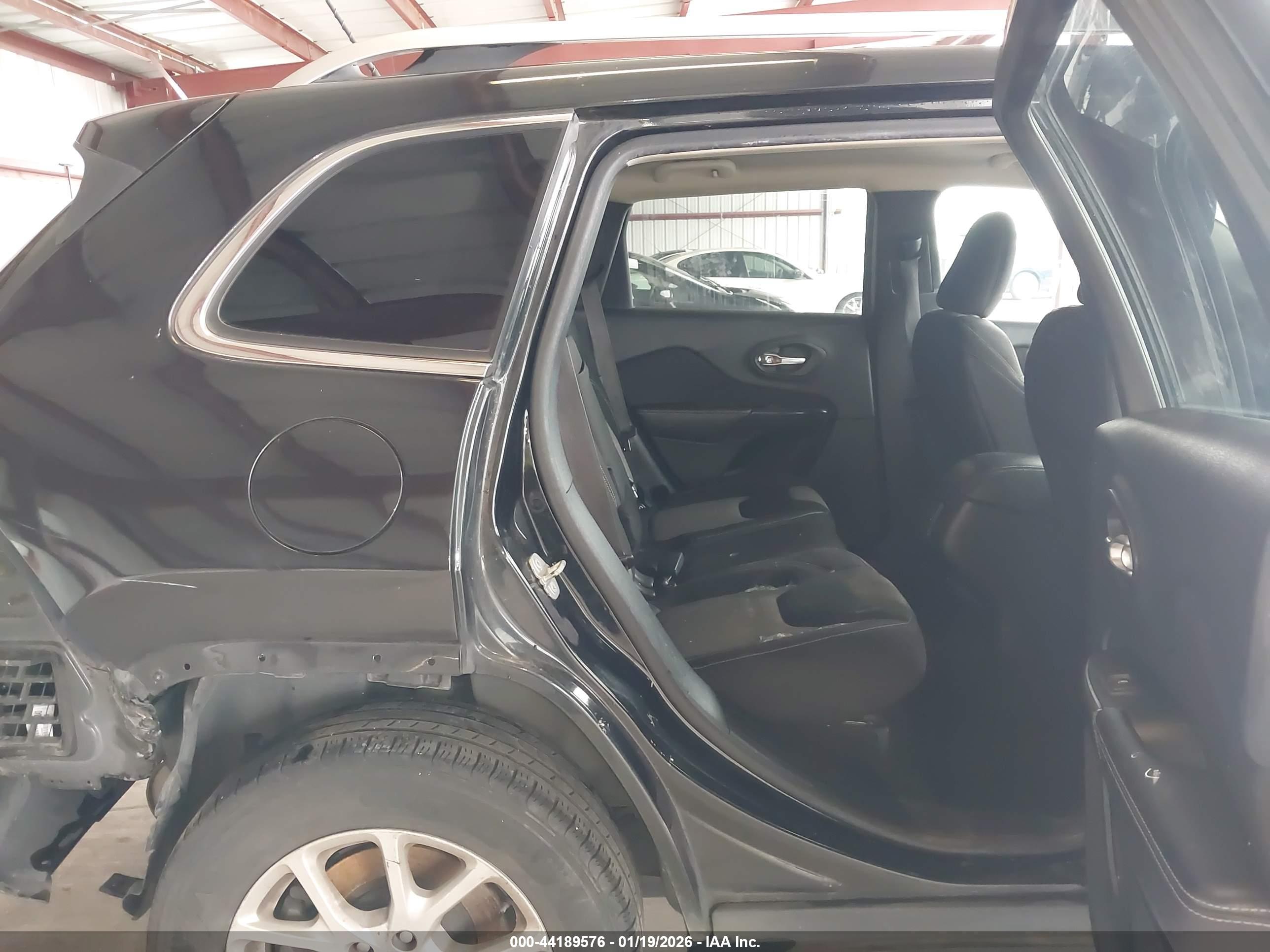 JEEP CHEROKEE image 8
