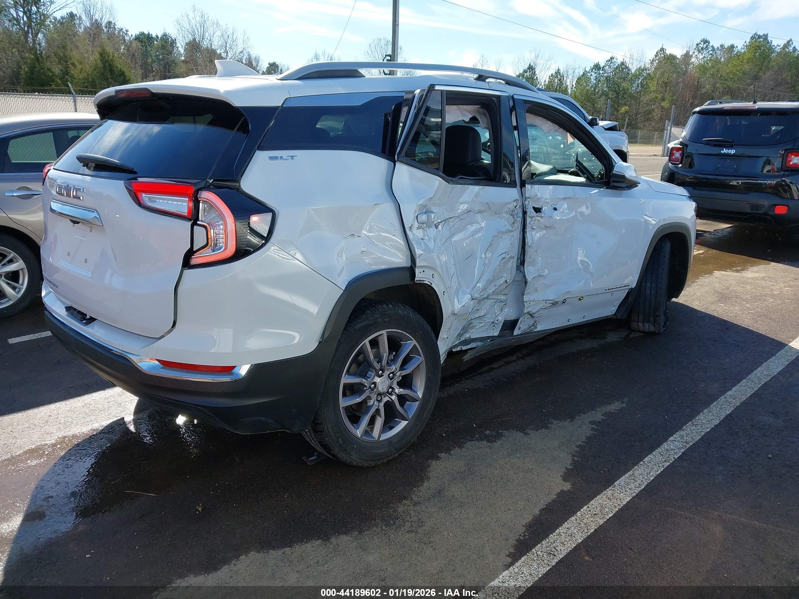 GMC TERRAIN image 4