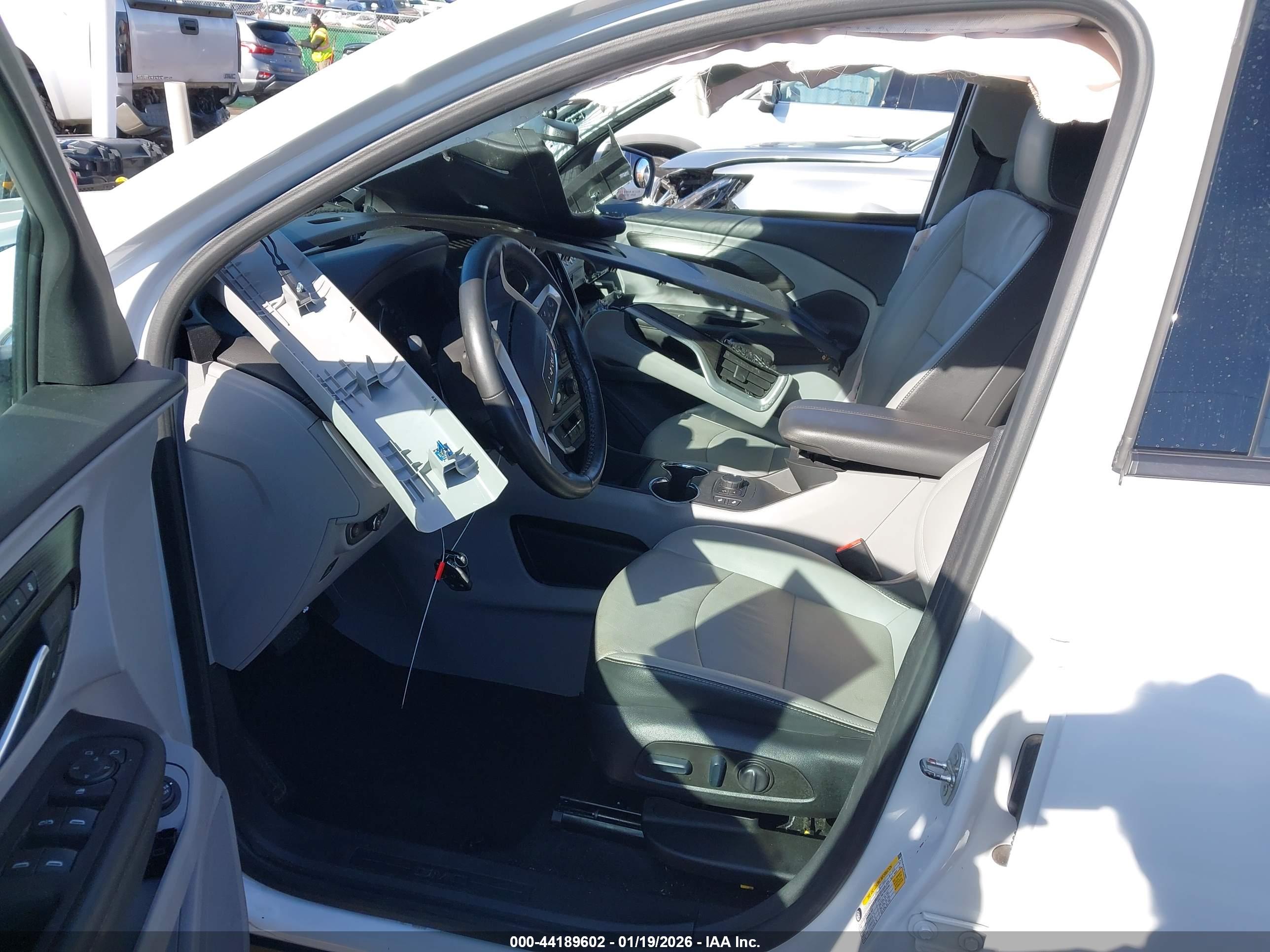 GMC TERRAIN image 5