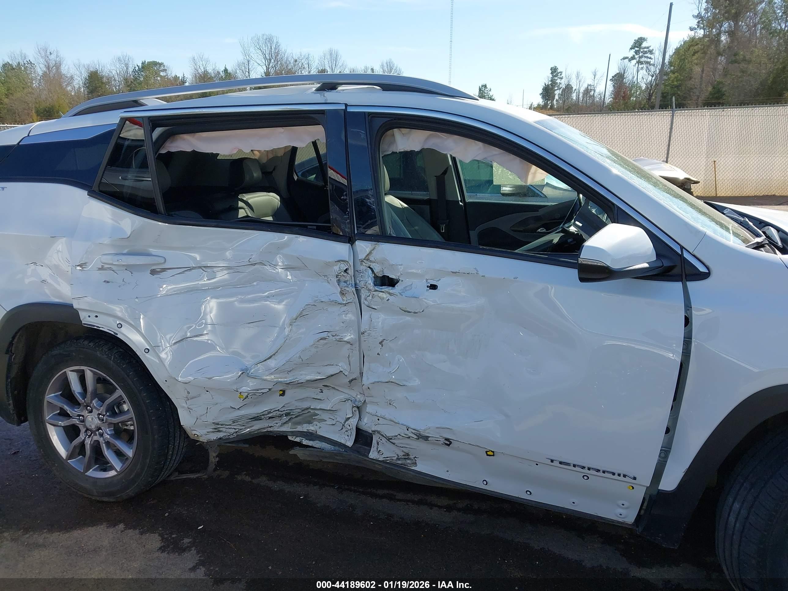 GMC TERRAIN image 6