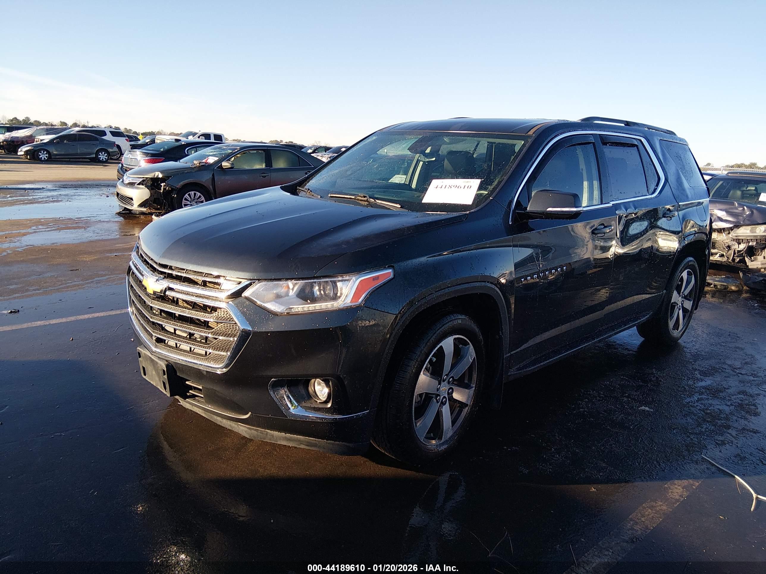 CHEVROLET TRAVERSE image 2