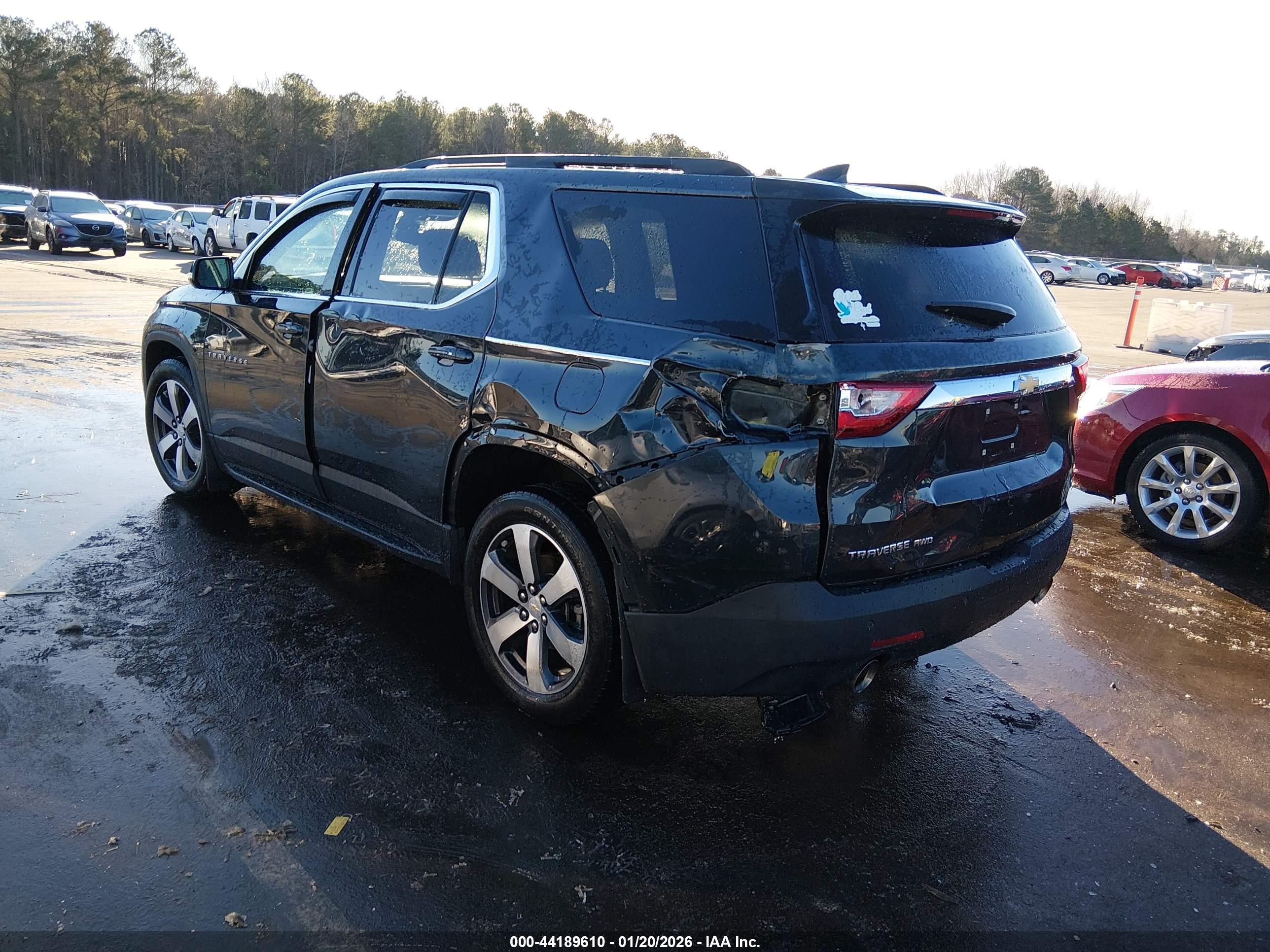 CHEVROLET TRAVERSE image 3