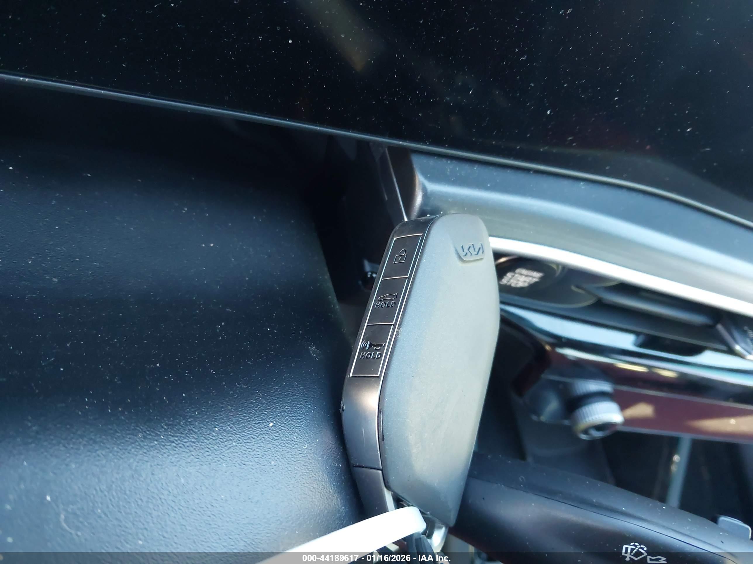 KIA K5 image 11