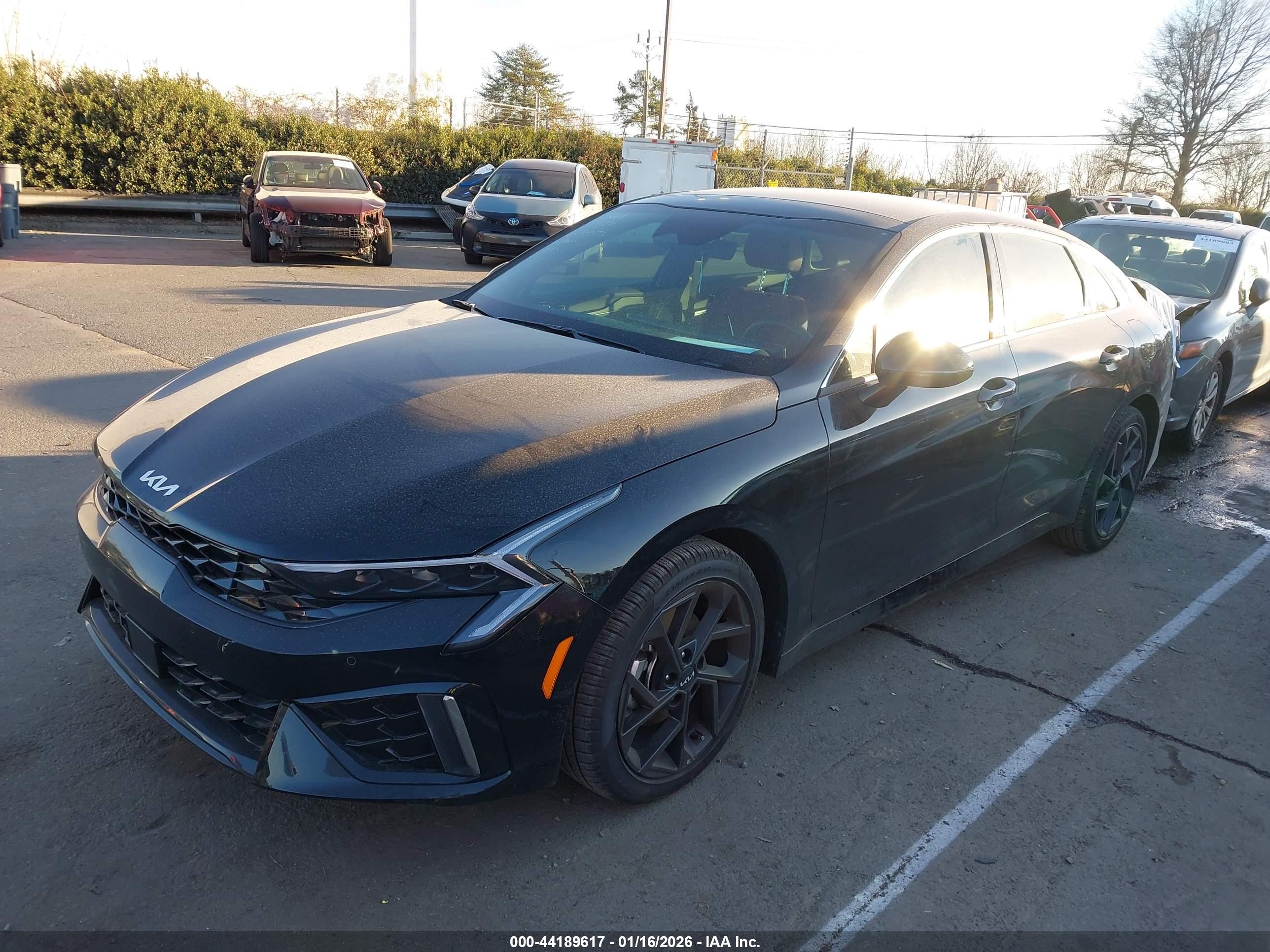KIA K5 image 2