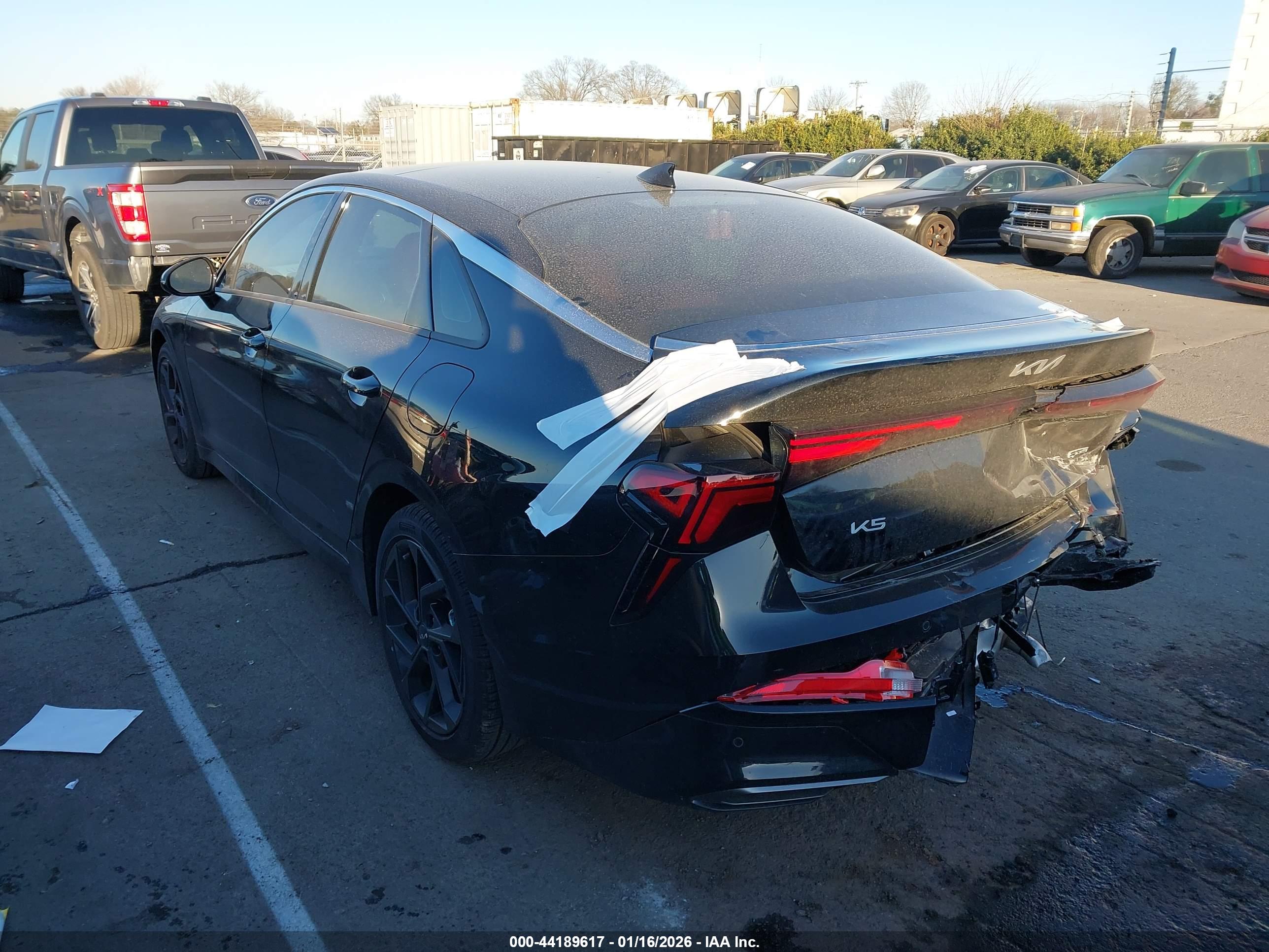 KIA K5 image 3