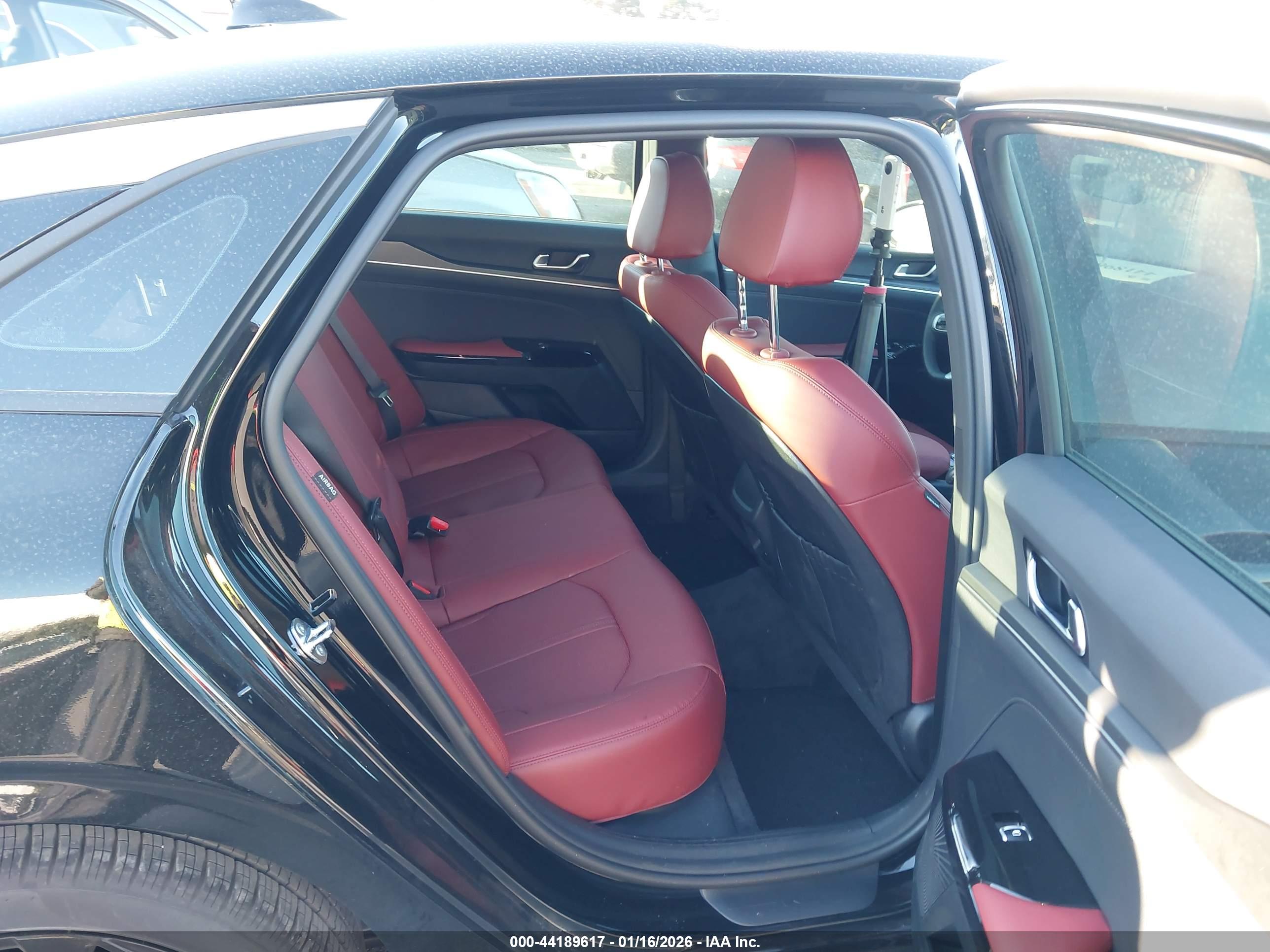 KIA K5 image 8