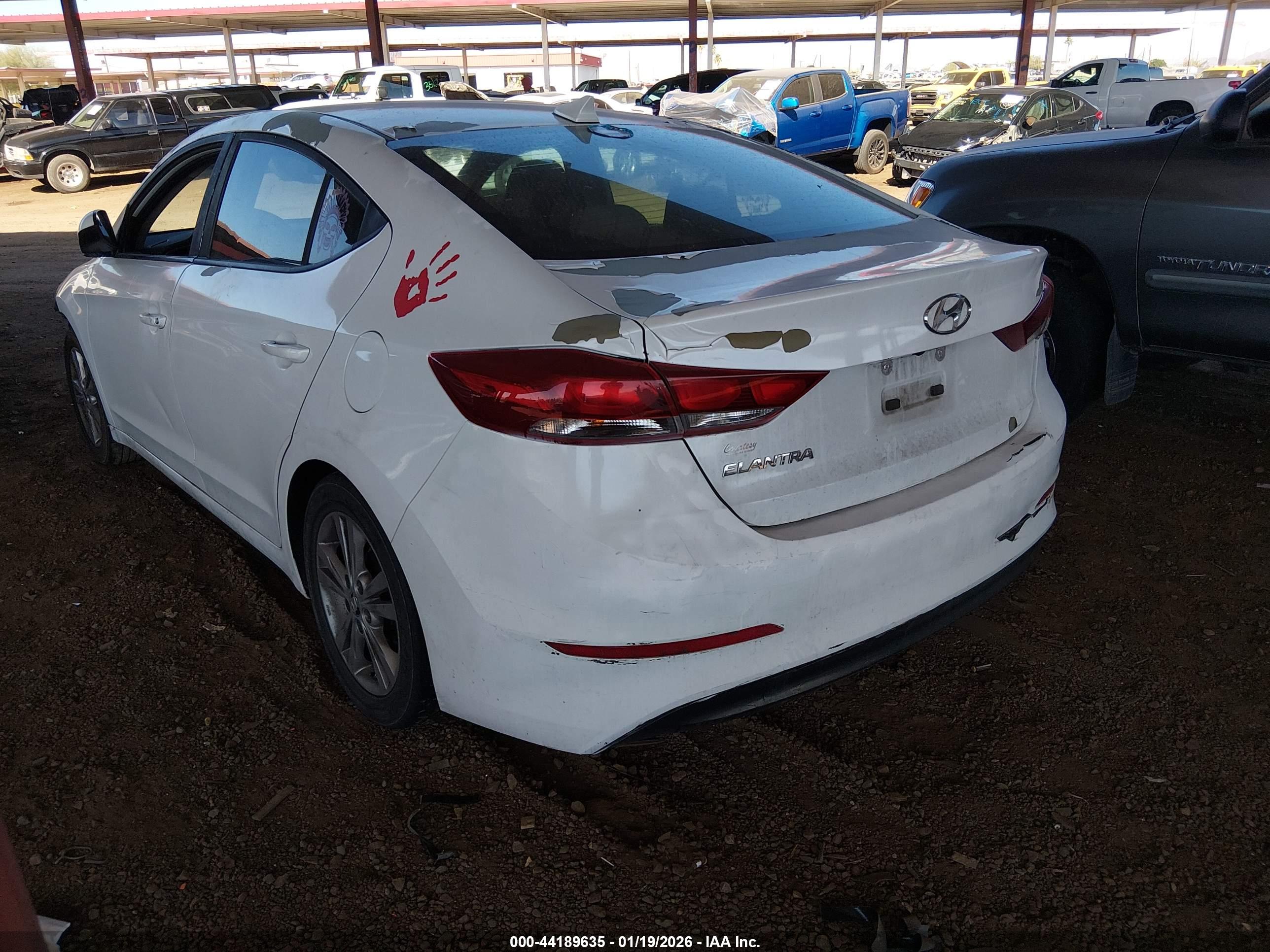 HYUNDAI ELANTRA image 3