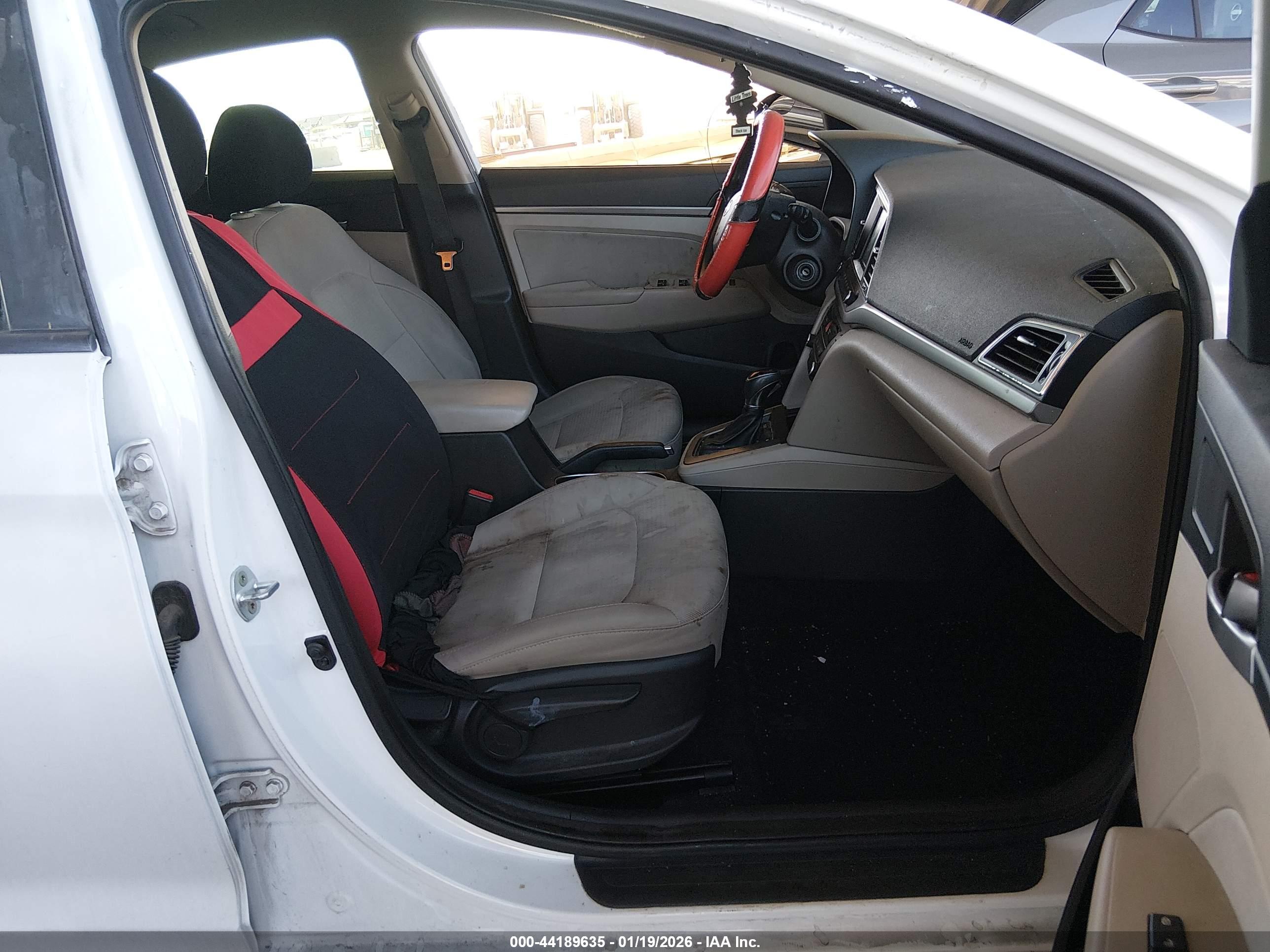 HYUNDAI ELANTRA image 5